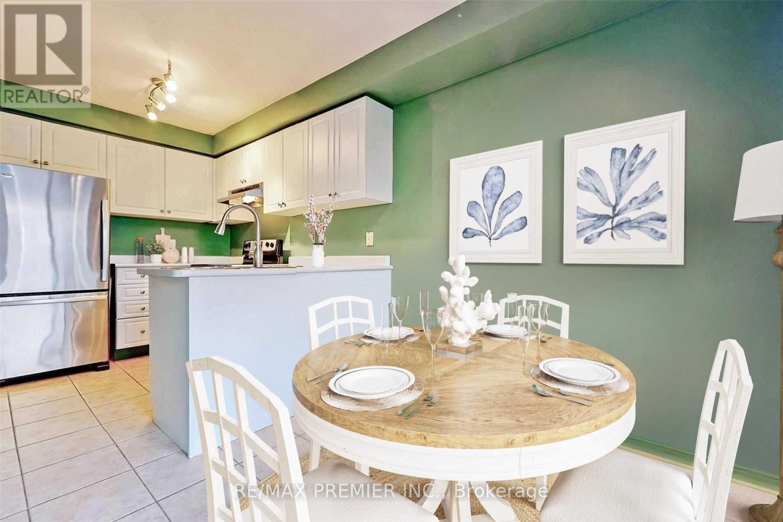 739 Joe Persechini Drive, Newmarket, Ontario  L3X 2S1 - Photo 5 - N12507352