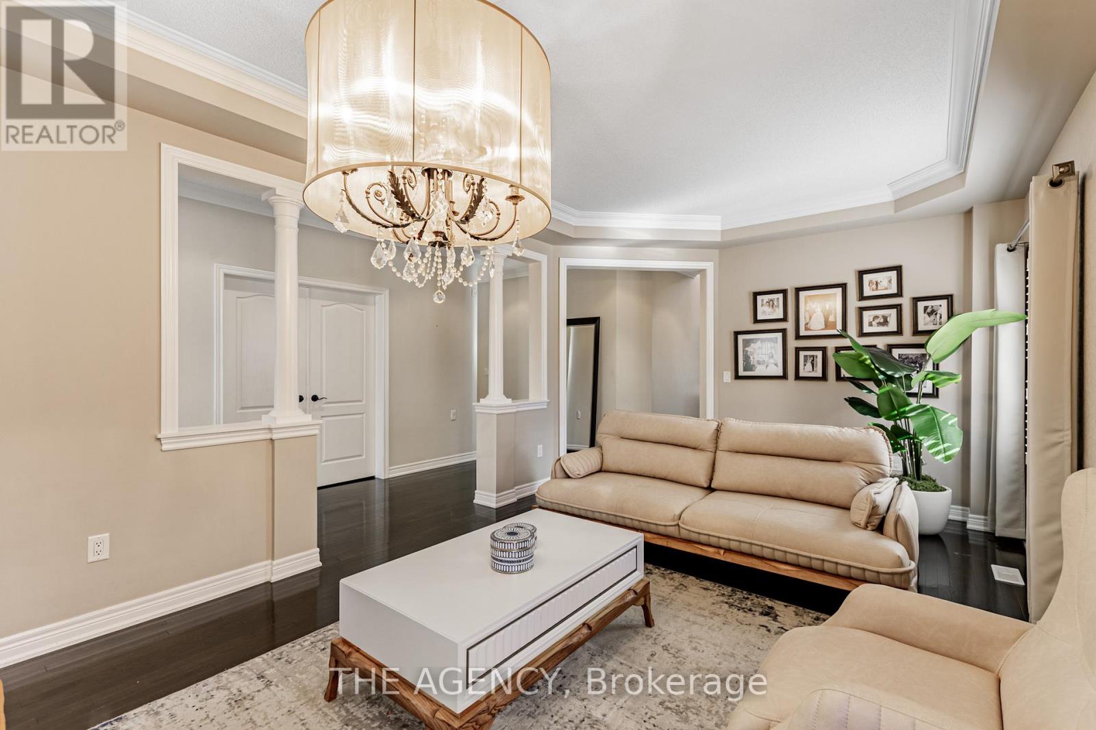 33 Ascalon Drive, Vaughan, Ontario  L6A 0M5 - Photo 4 - N12507386