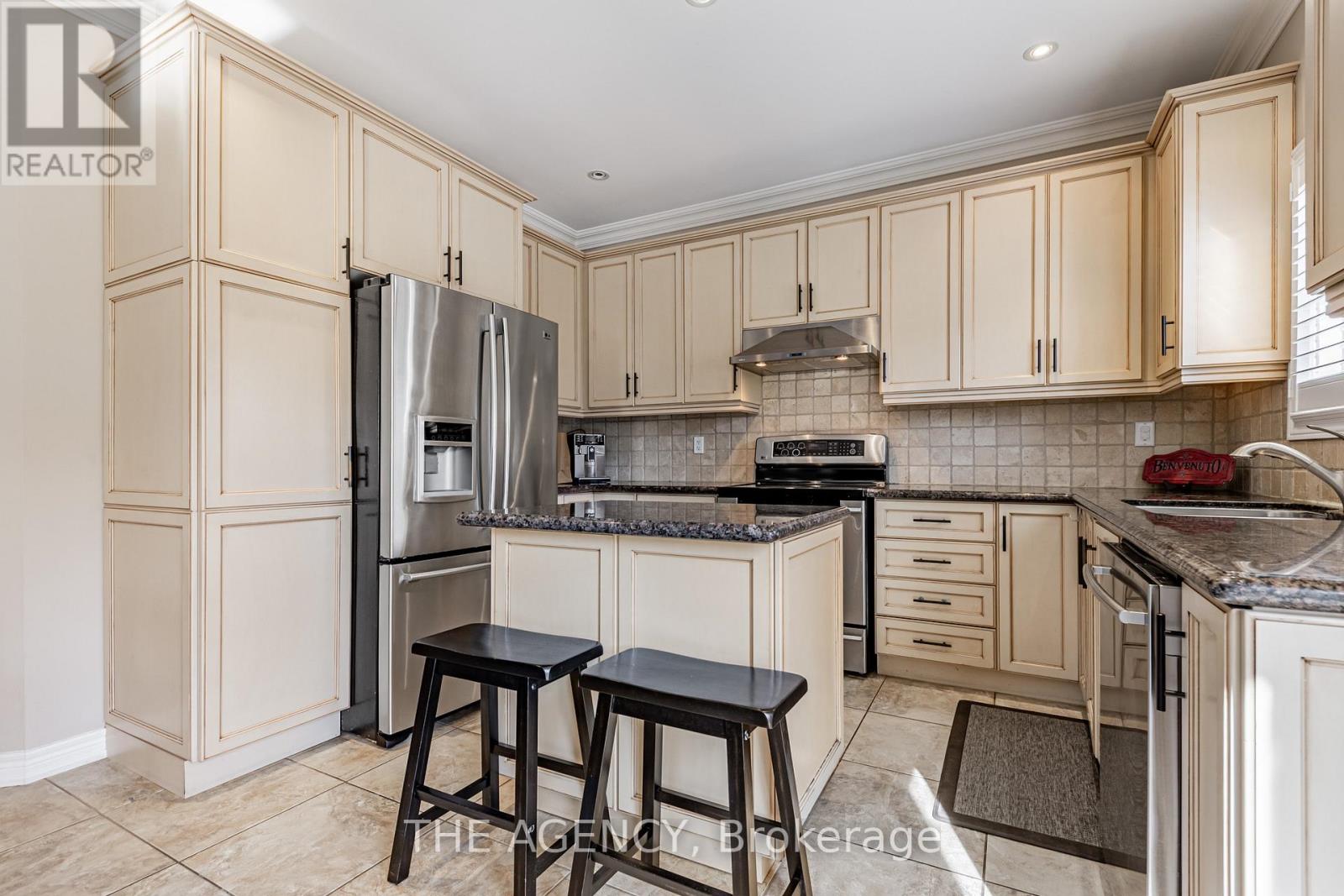 33 Ascalon Drive, Vaughan, Ontario  L6A 0M5 - Photo 5 - N12507386