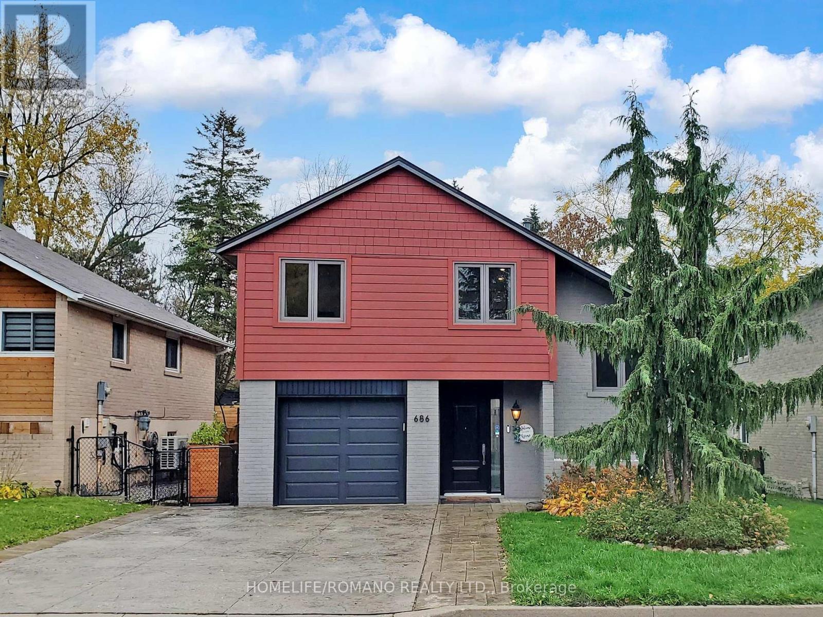 686 Irwin Crescent, Newmarket, Ontario  L3Y 5A2 - Photo 3 - N12507406