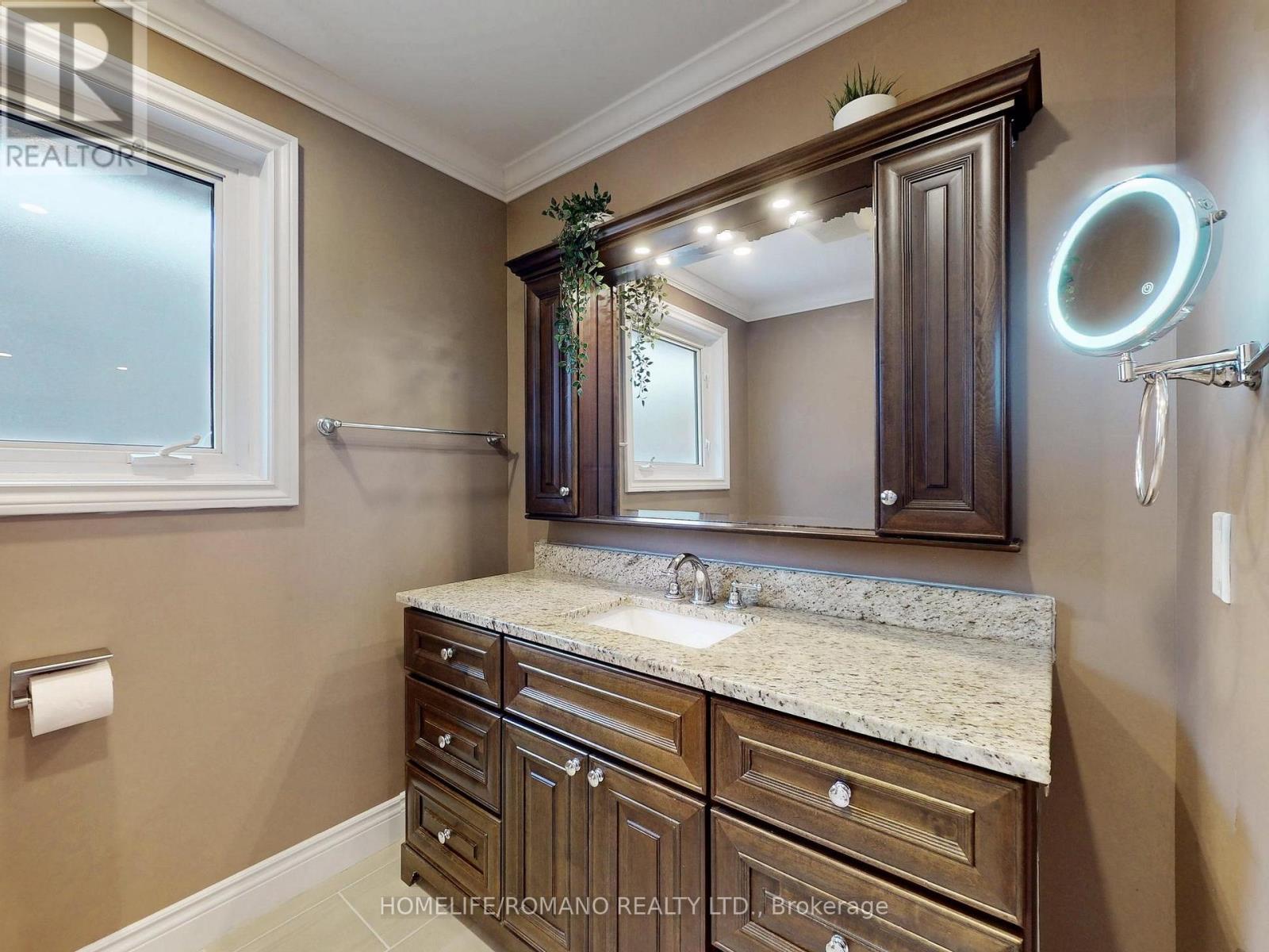 686 Irwin Crescent, Newmarket, Ontario  L3Y 5A2 - Photo 37 - N12507406