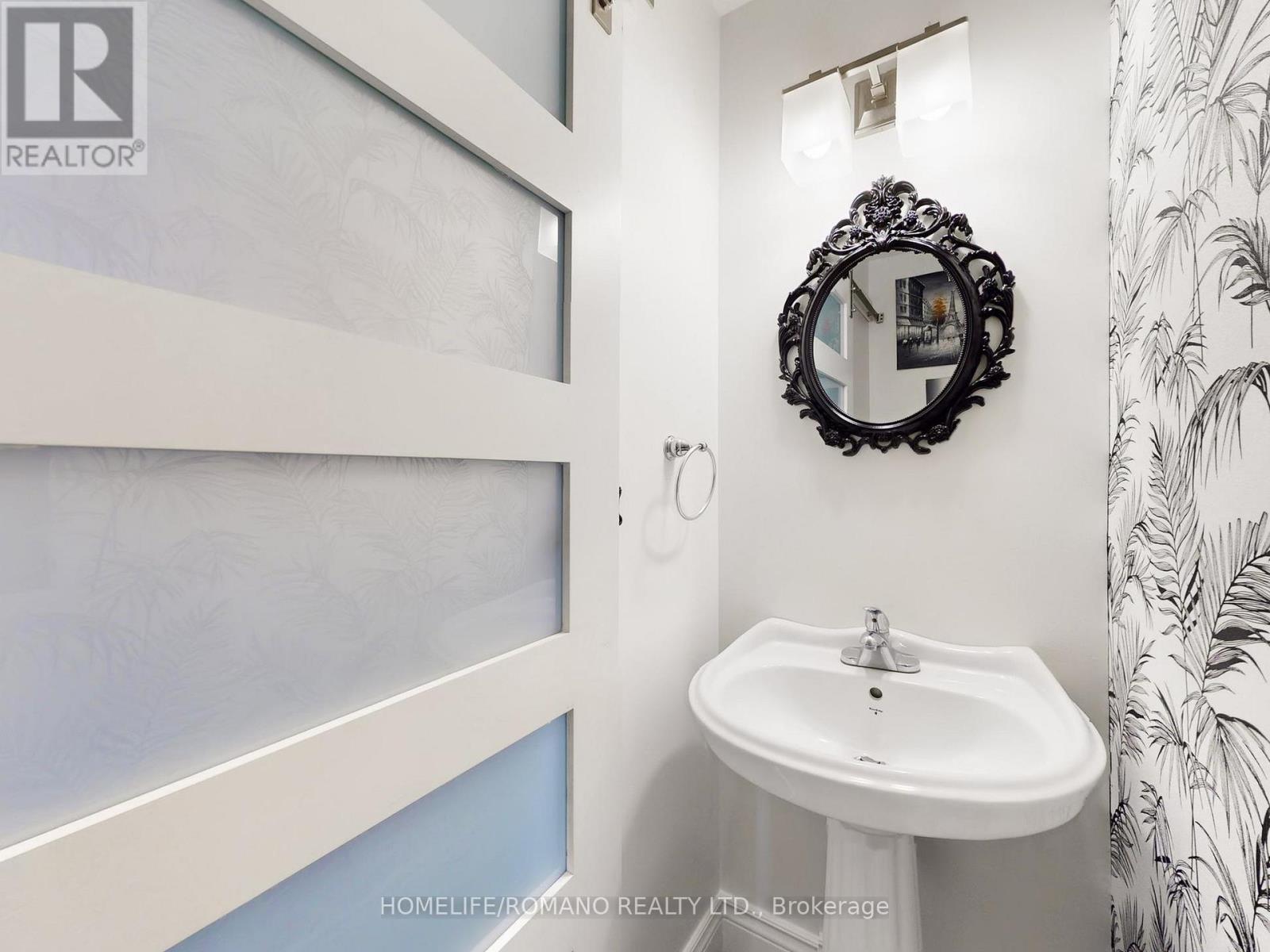 686 Irwin Crescent, Newmarket, Ontario  L3Y 5A2 - Photo 7 - N12507406