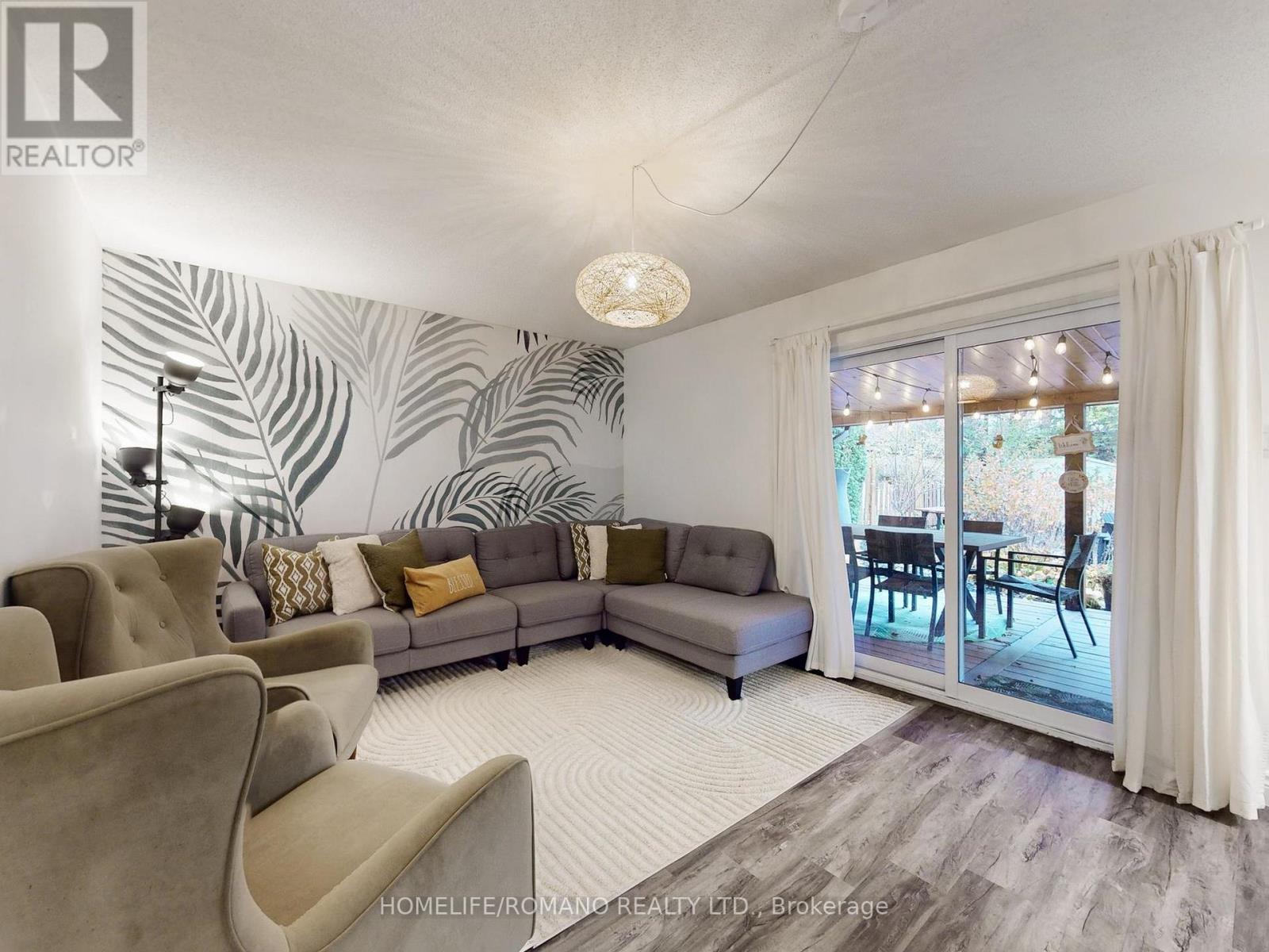 686 Irwin Crescent, Newmarket, Ontario  L3Y 5A2 - Photo 9 - N12507406