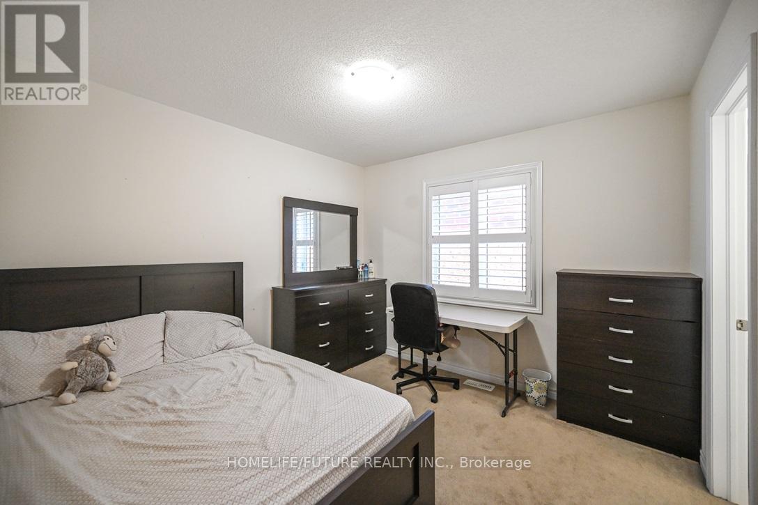 39 Naylor Drive, Bradford West Gwillimbury (Bradford), Ontario  L3Z 0K1 - Photo 18 - N12507452