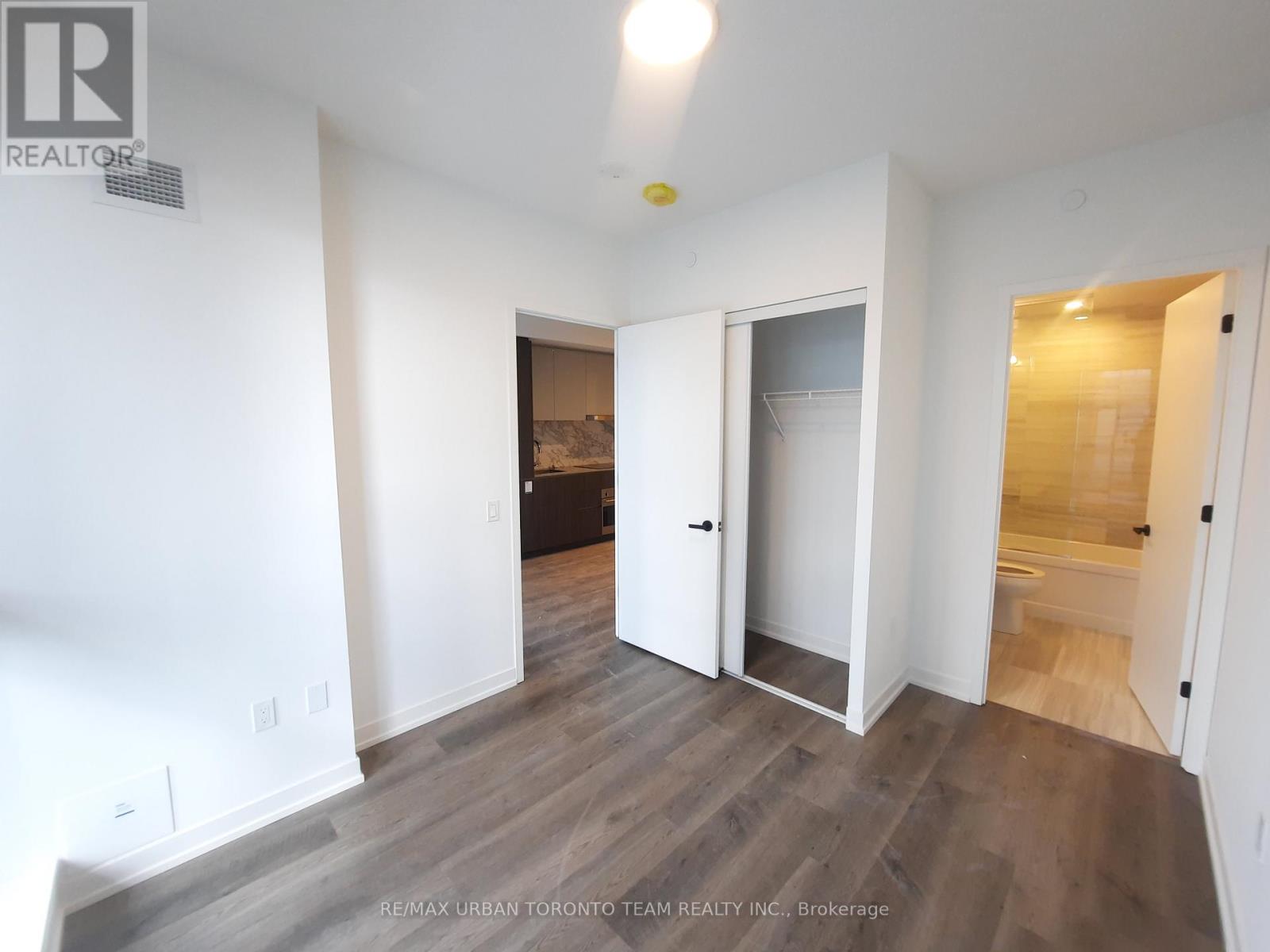 501 - 8 Interchange Way, Vaughan, Ontario  L4K 5Z7 - Photo 11 - N12507458