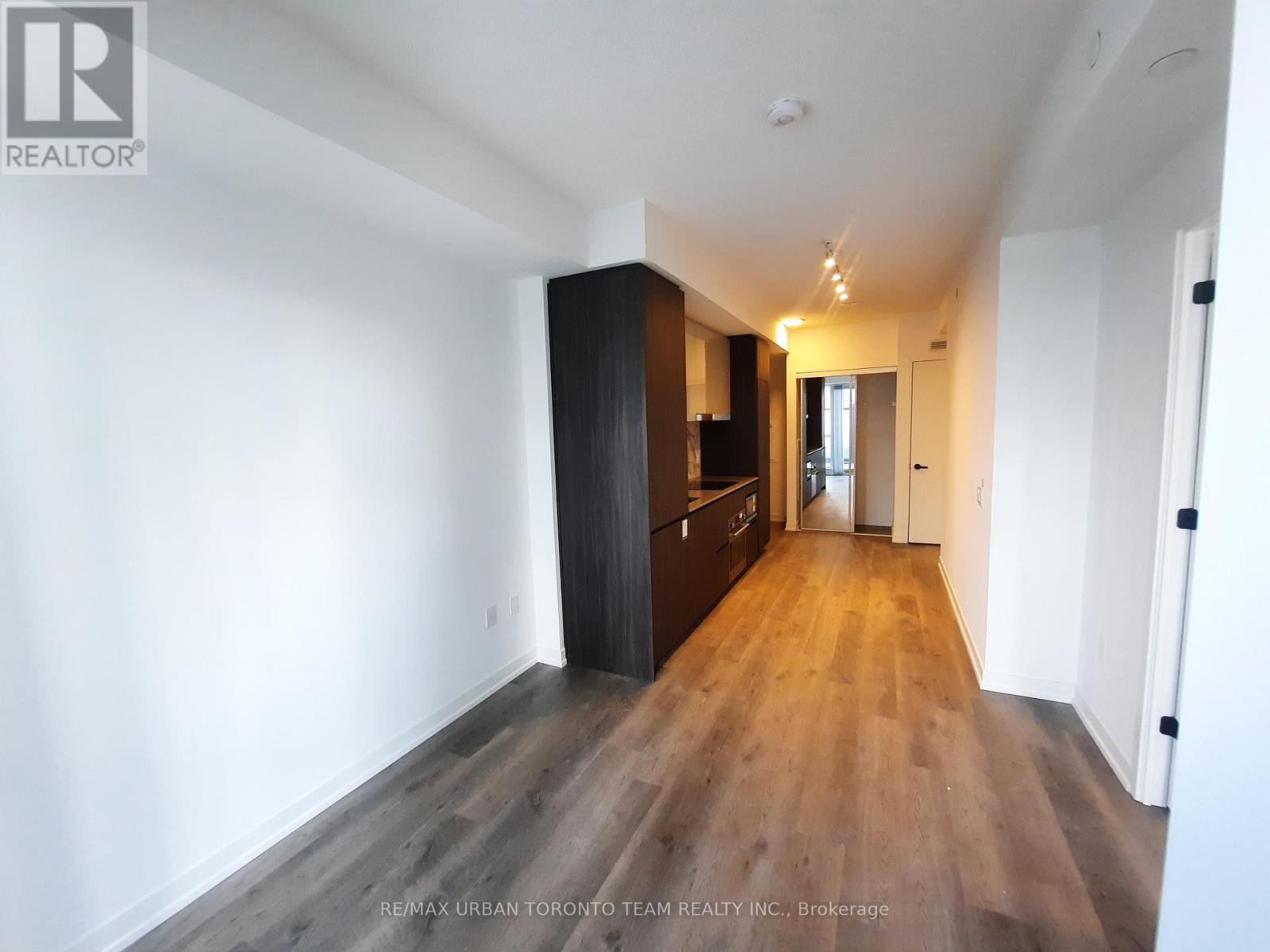 501 - 8 Interchange Way, Vaughan, Ontario  L4K 5Z7 - Photo 2 - N12507458