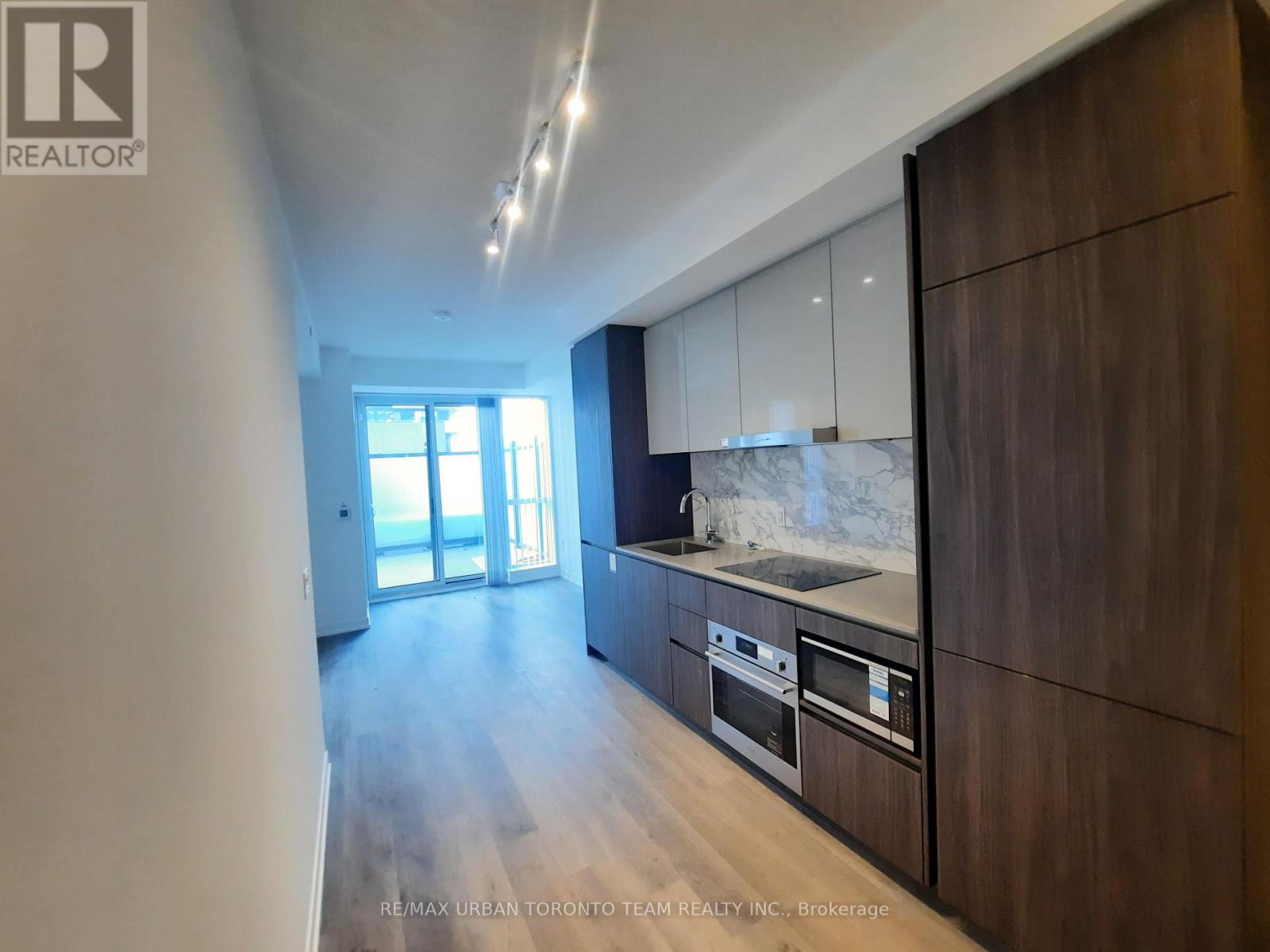 501 - 8 Interchange Way, Vaughan, Ontario  L4K 5Z7 - Photo 4 - N12507458