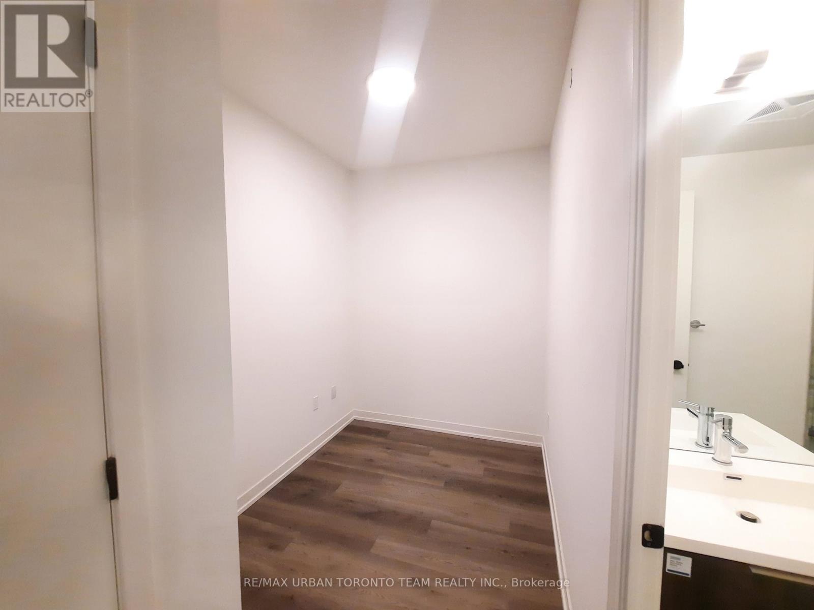 501 - 8 Interchange Way, Vaughan, Ontario  L4K 5Z7 - Photo 9 - N12507458