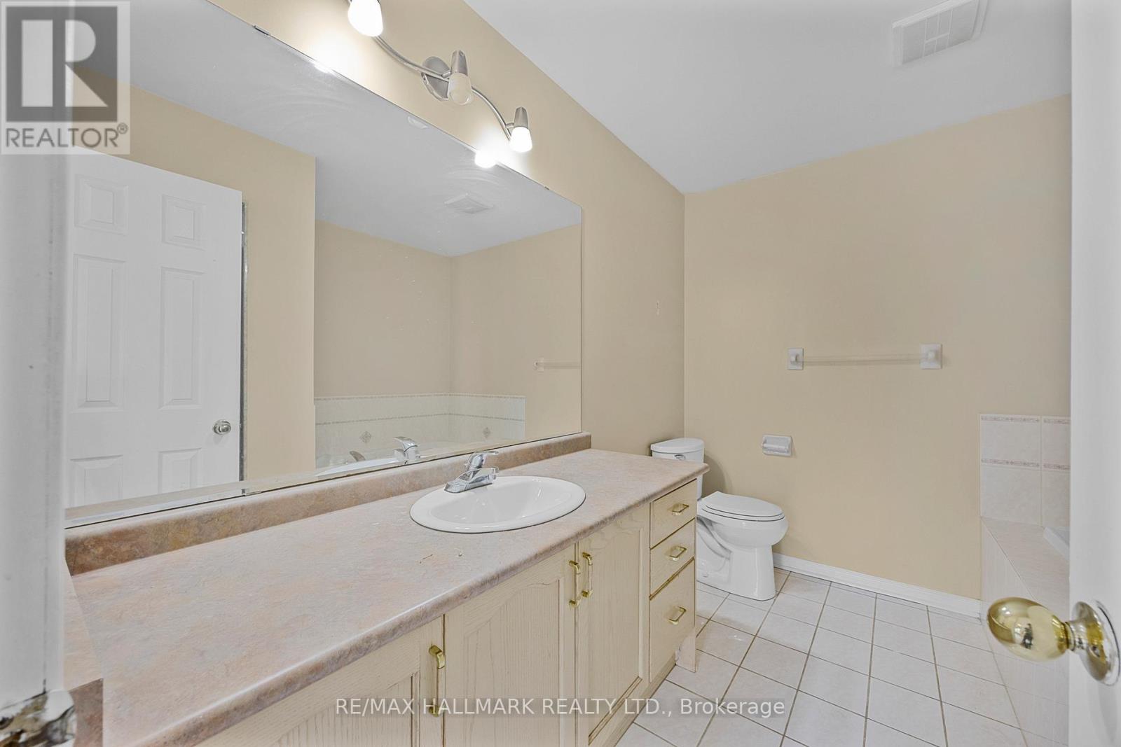 10 Ferris Street, Richmond Hill, Ontario  L4B 4K6 - Photo 15 - N12507462