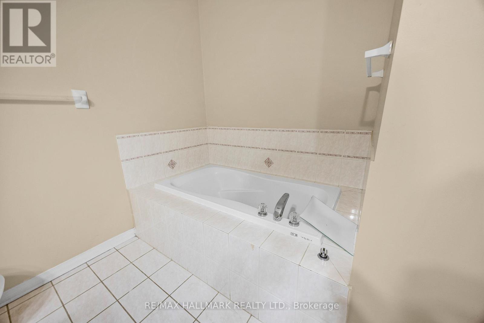 10 Ferris Street, Richmond Hill, Ontario  L4B 4K6 - Photo 18 - N12507462