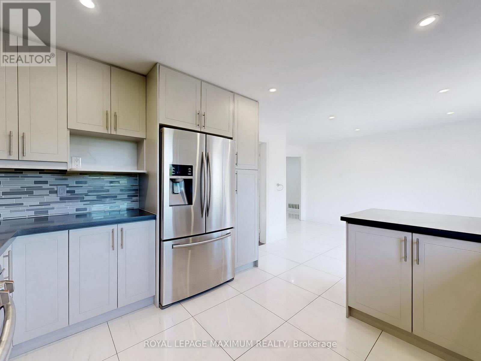 22 A Waltham Crescent, Richmond Hill, Ontario  L4B 1Z2 - Photo 13 - N12507524