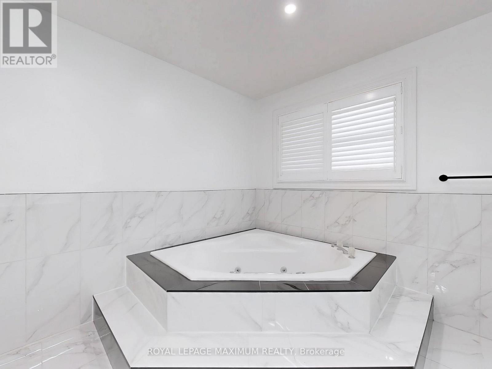 22 A Waltham Crescent, Richmond Hill, Ontario  L4B 1Z2 - Photo 27 - N12507524