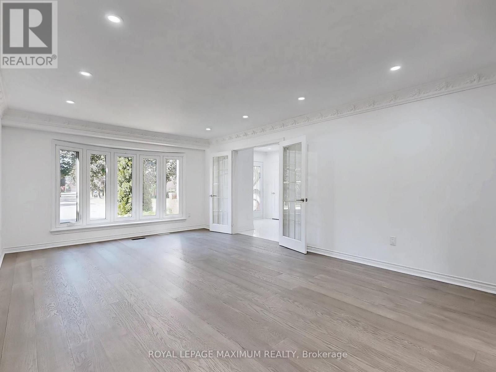 22 A Waltham Crescent, Richmond Hill, Ontario  L4B 1Z2 - Photo 3 - N12507524