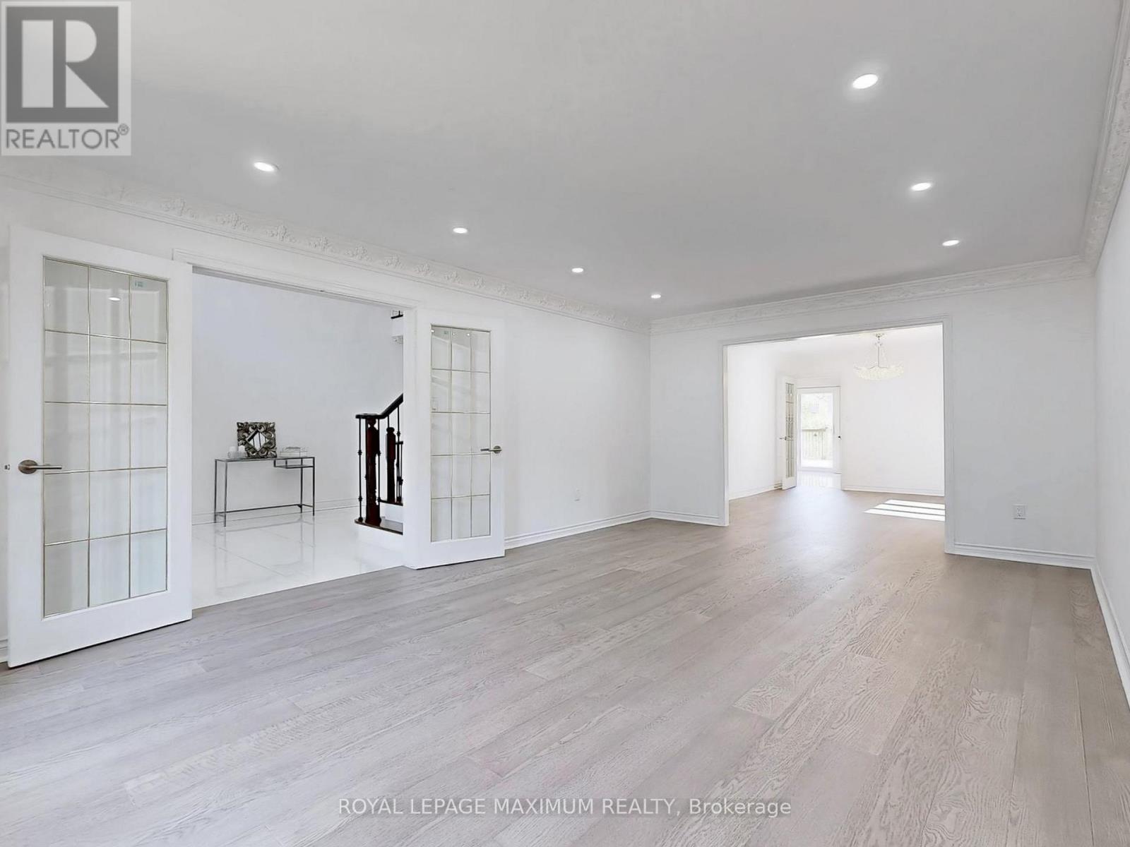 22 A Waltham Crescent, Richmond Hill, Ontario  L4B 1Z2 - Photo 4 - N12507524