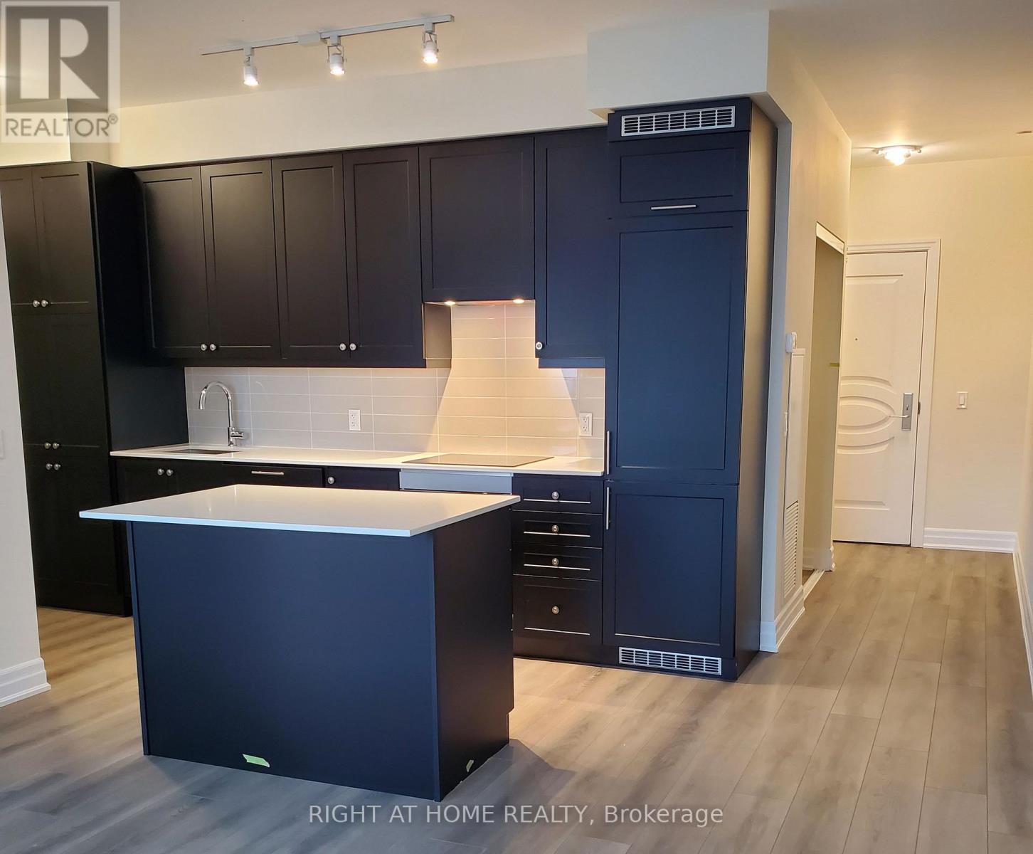 606 - 9075 Jane Street, Vaughan, Ontario  L4K 0L7 - Photo 9 - N12507532