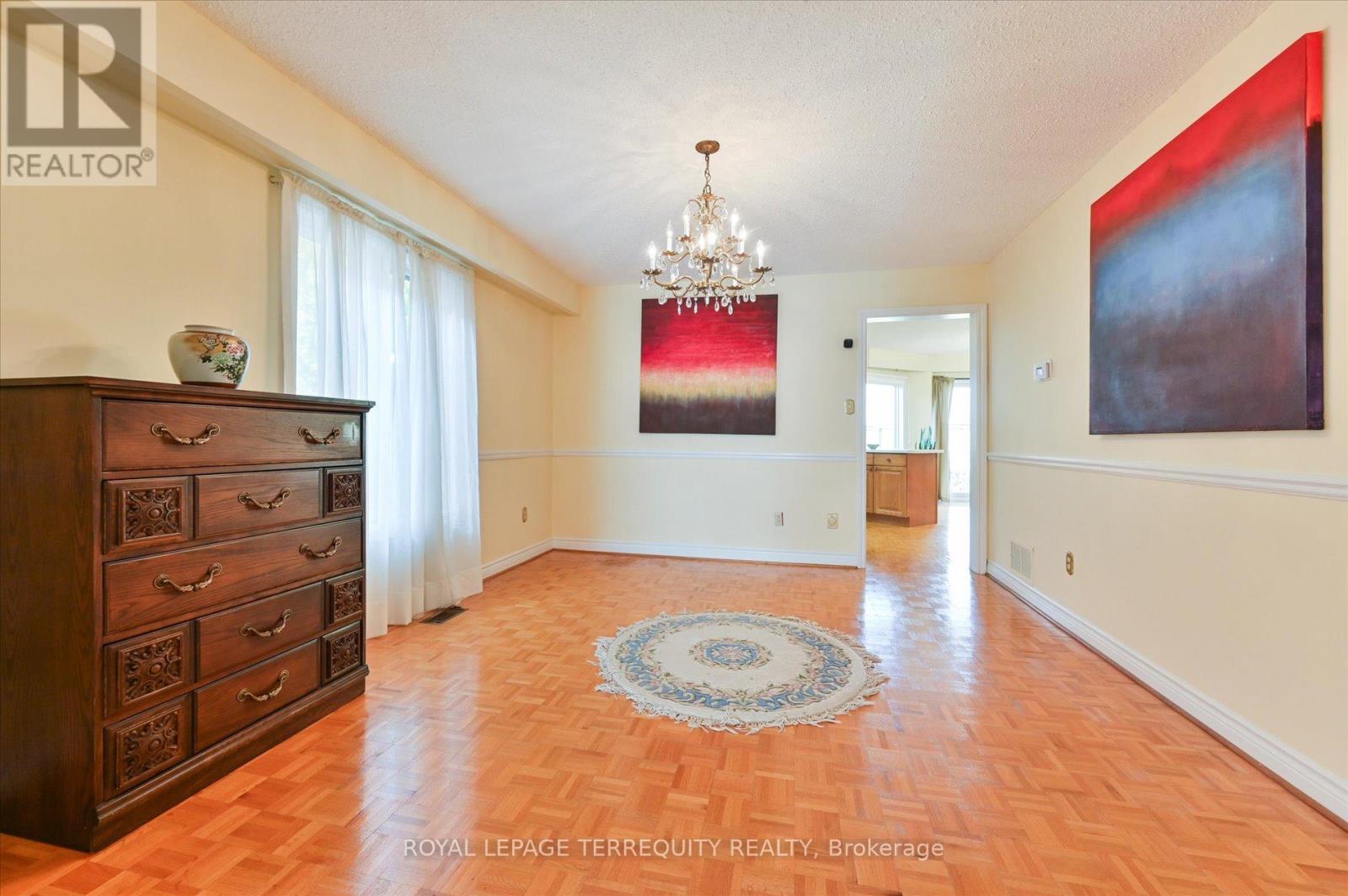 20 Leighland Drive, Markham, Ontario  L3R 7R4 - Photo 10 - N12507556