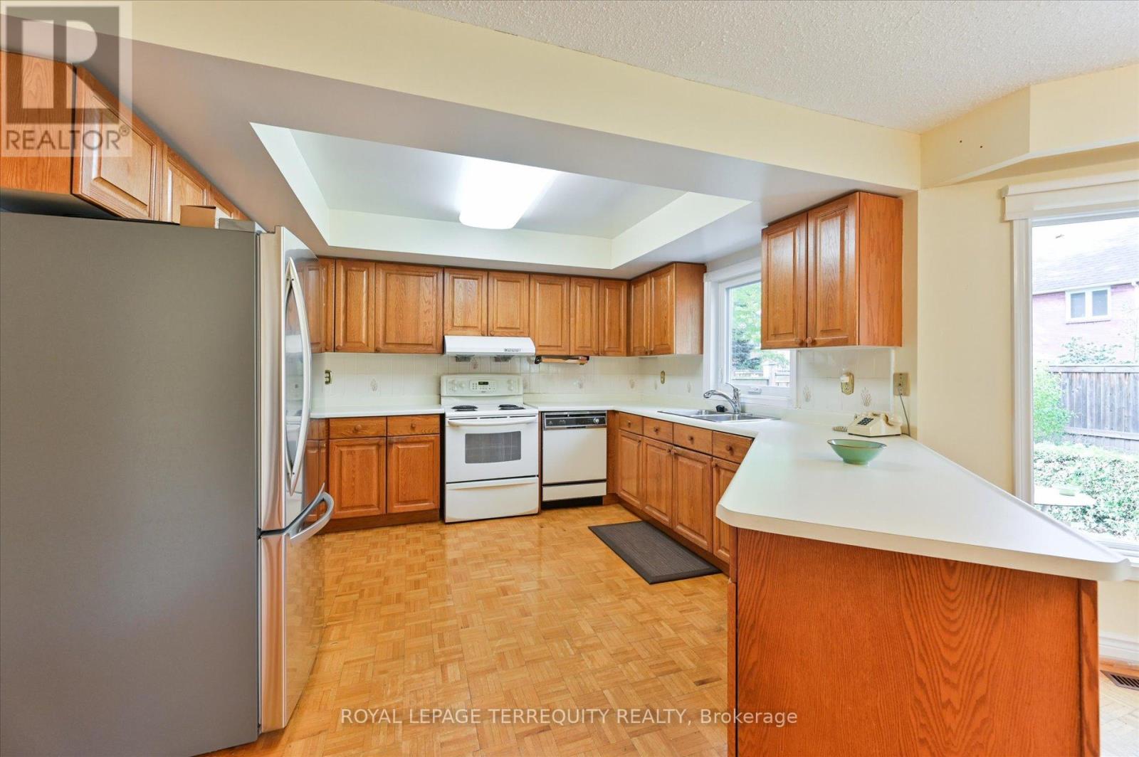 20 Leighland Drive, Markham, Ontario  L3R 7R4 - Photo 18 - N12507556