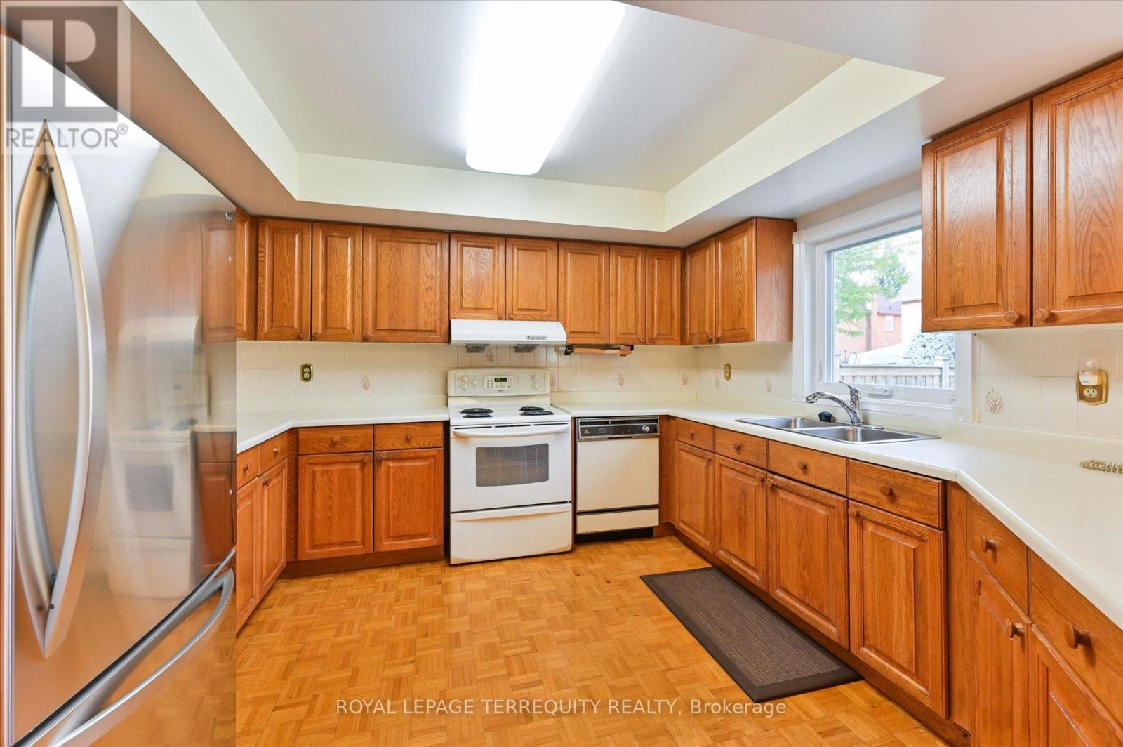 20 Leighland Drive, Markham, Ontario  L3R 7R4 - Photo 19 - N12507556