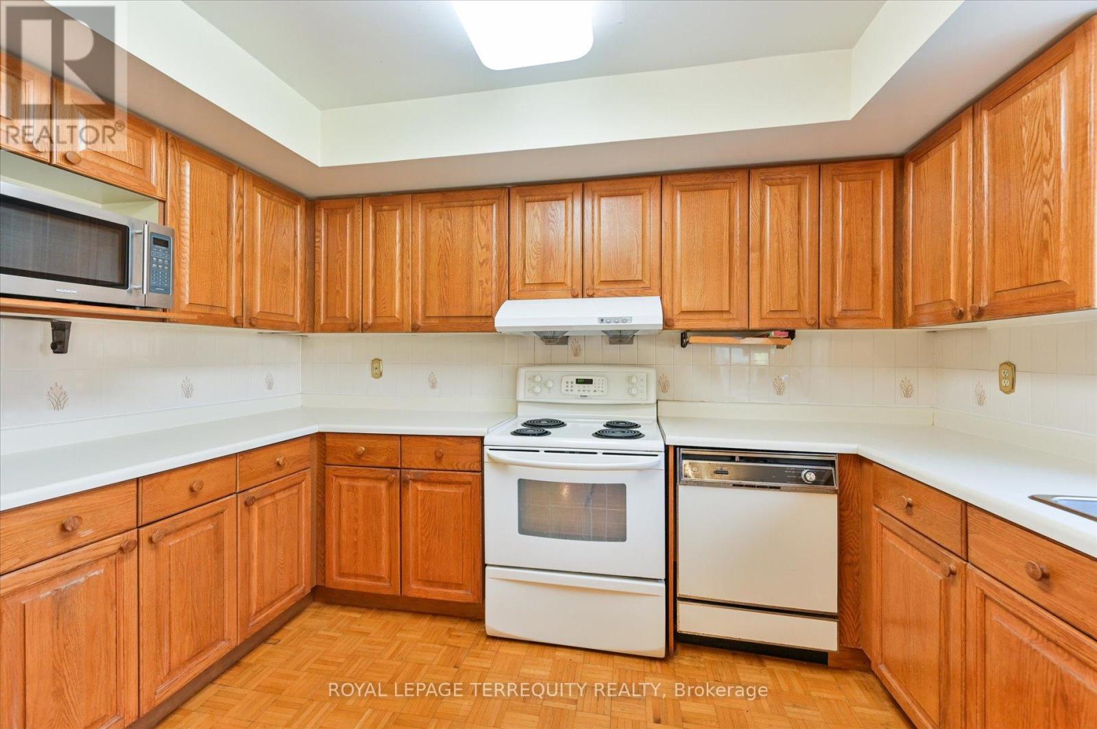 20 Leighland Drive, Markham, Ontario  L3R 7R4 - Photo 20 - N12507556