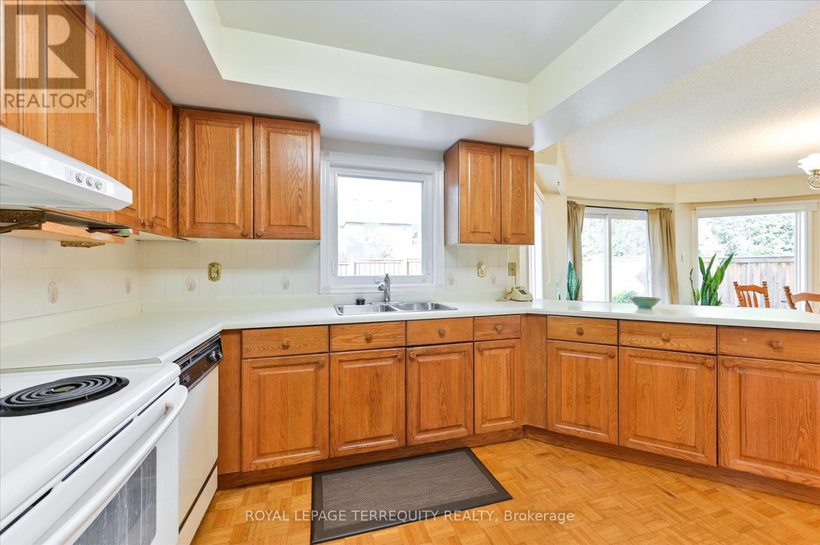 20 Leighland Drive, Markham, Ontario  L3R 7R4 - Photo 21 - N12507556