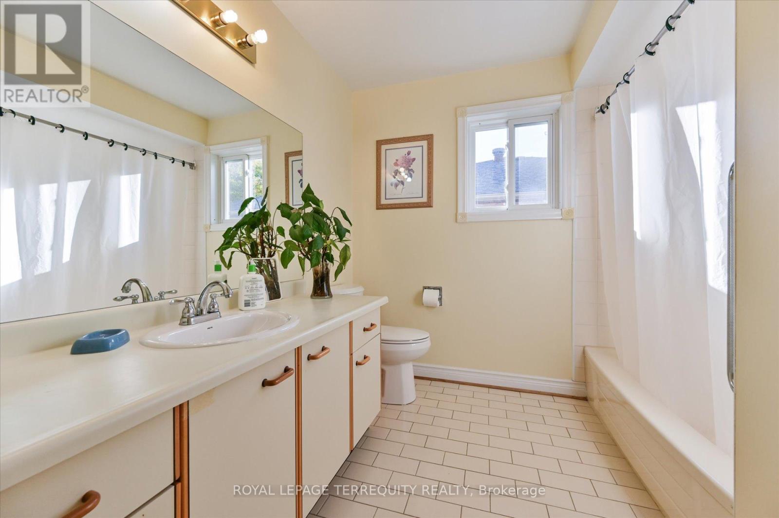 20 Leighland Drive, Markham, Ontario  L3R 7R4 - Photo 32 - N12507556