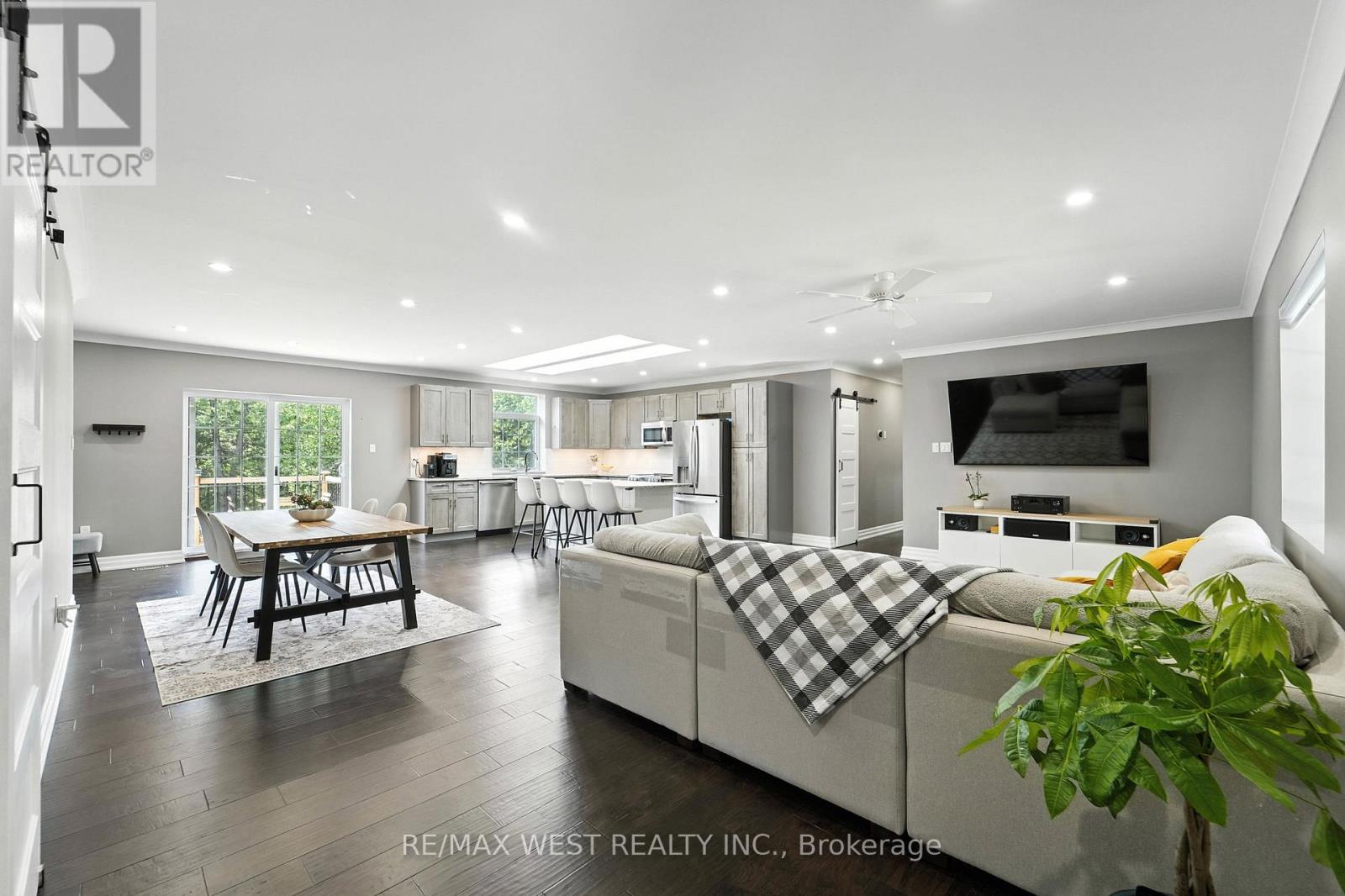 11650 Rocksprings Road, Elizabethtown-Kitley, Ontario  K0G 1R0 - Photo 4 - X12424572