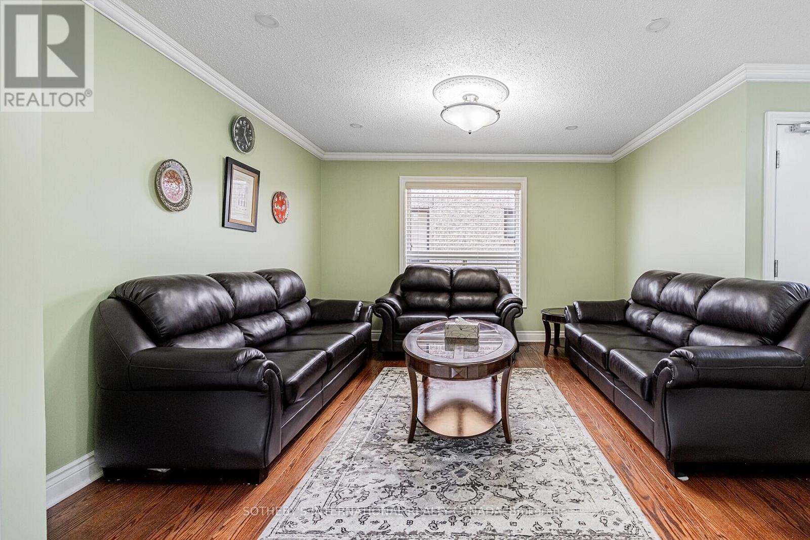 5930 Bassinger Place, Mississauga, Ontario  L5M 6K5 - Photo 7 - W12507174