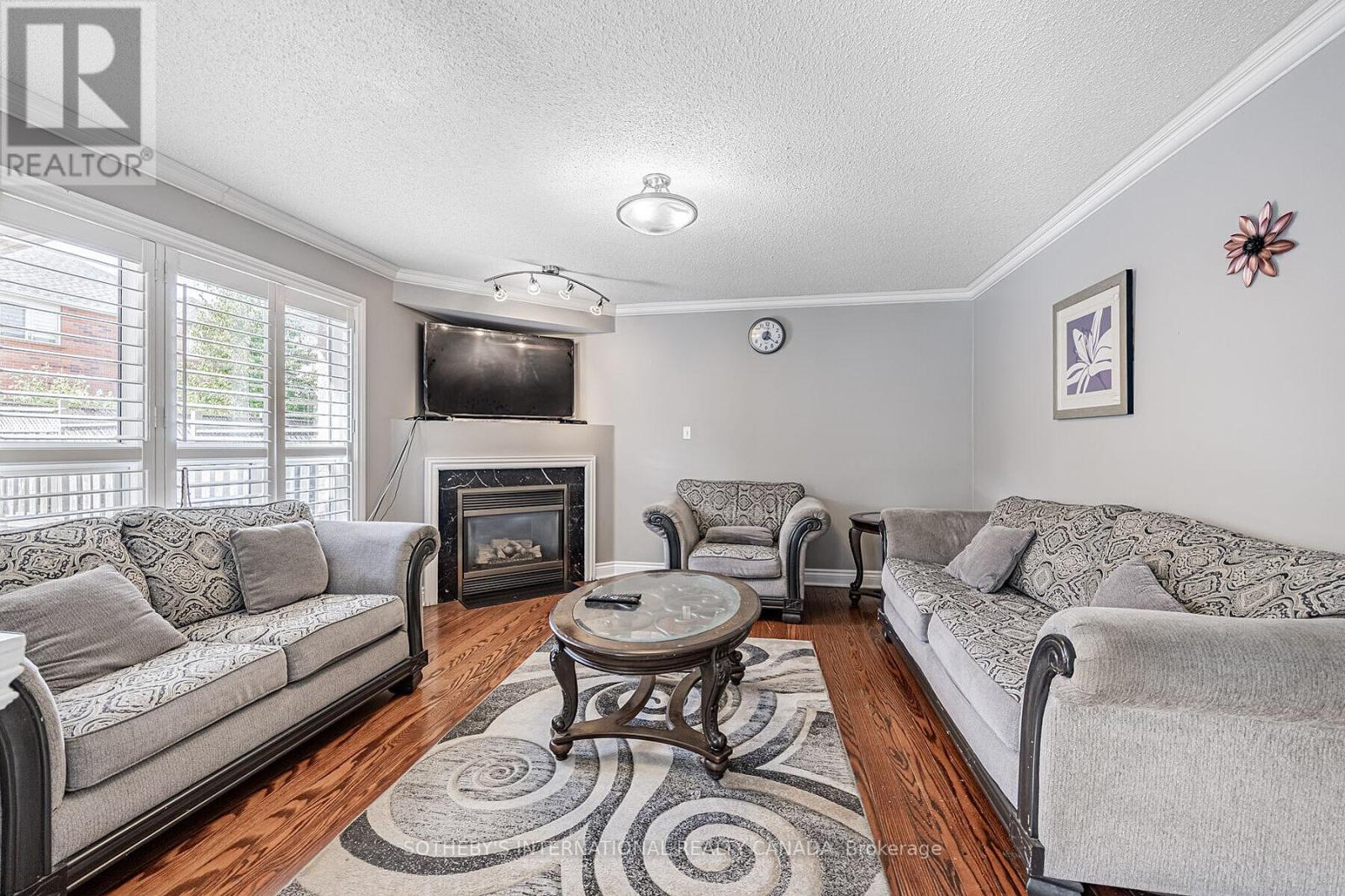 5930 Bassinger Place, Mississauga, Ontario  L5M 6K5 - Photo 8 - W12507174