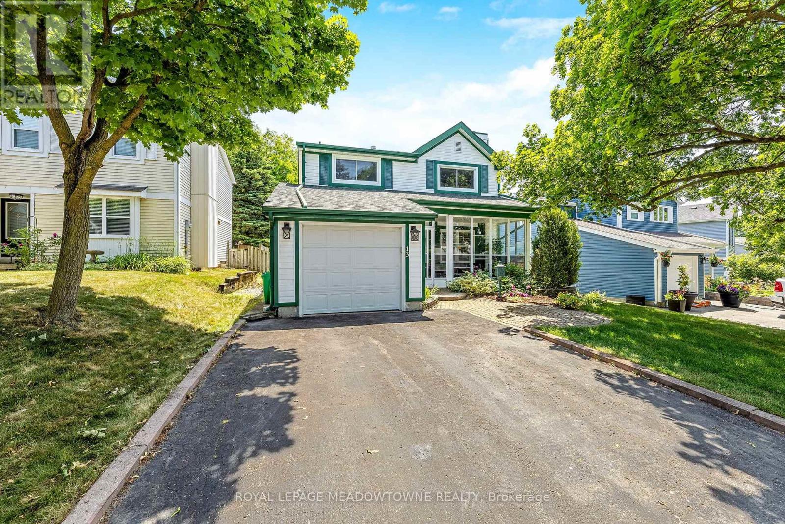 13 Blueridge Square, Brampton, Ontario  L6Z 1A2 - Photo 2 - W12507260