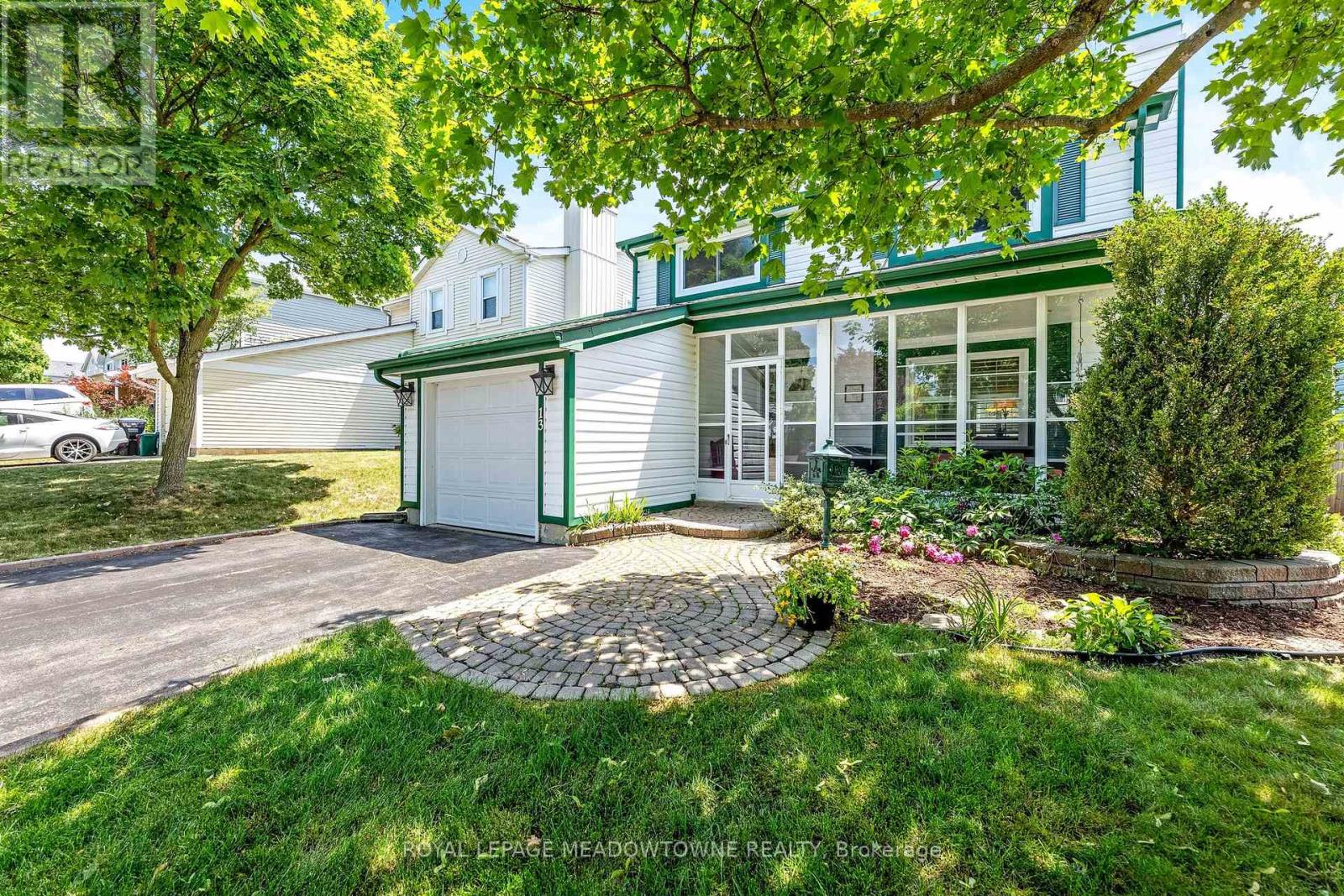 13 Blueridge Square, Brampton, Ontario  L6Z 1A2 - Photo 3 - W12507260