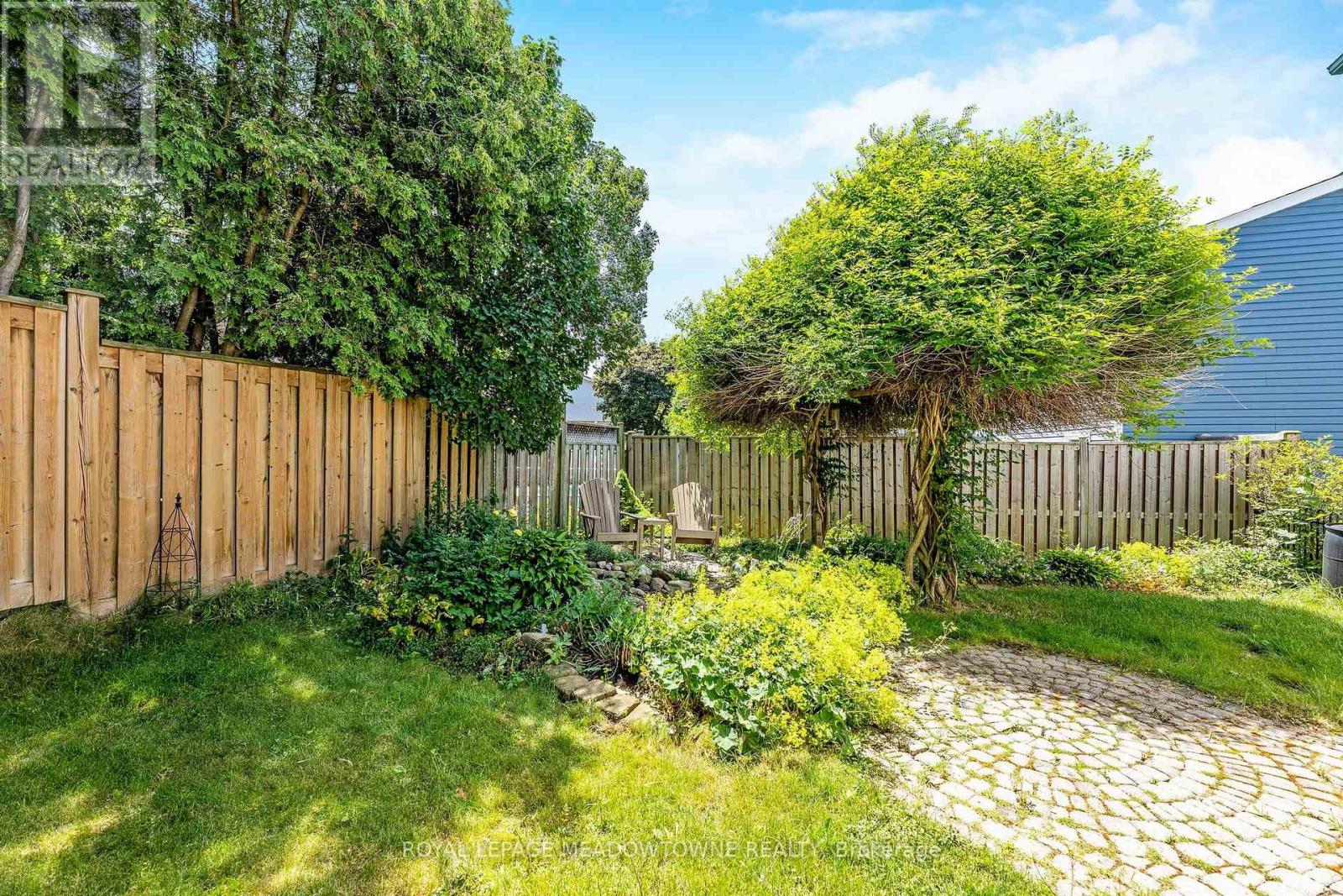 13 Blueridge Square, Brampton, Ontario  L6Z 1A2 - Photo 34 - W12507260