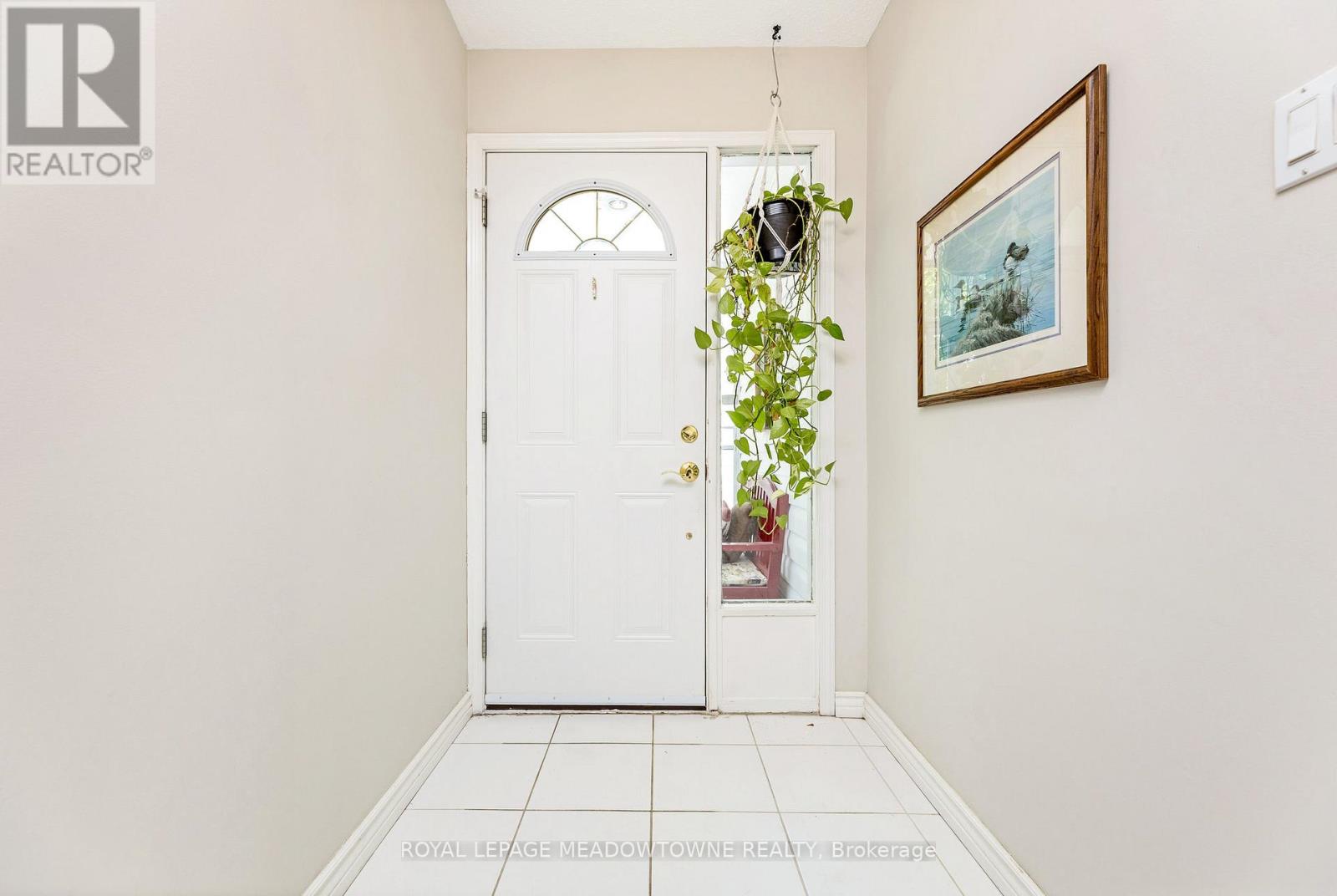 13 Blueridge Square, Brampton, Ontario  L6Z 1A2 - Photo 6 - W12507260