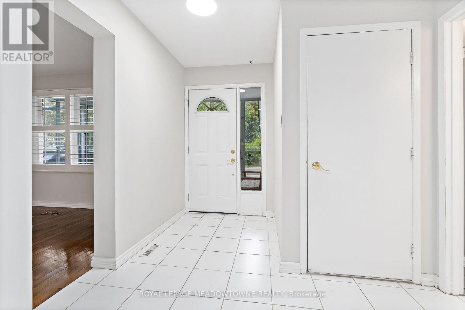 13 Blueridge Square, Brampton, Ontario  L6Z 1A2 - Photo 7 - W12507260