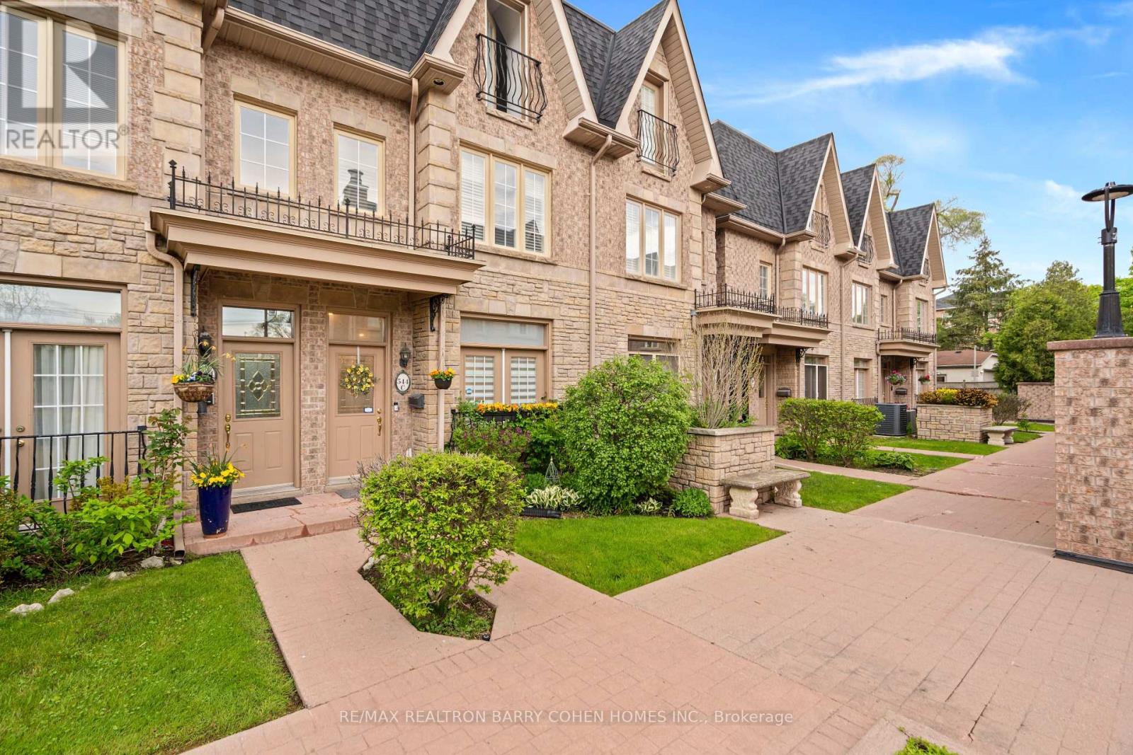 544C SCARLETT ROAD, Toronto, Ontario