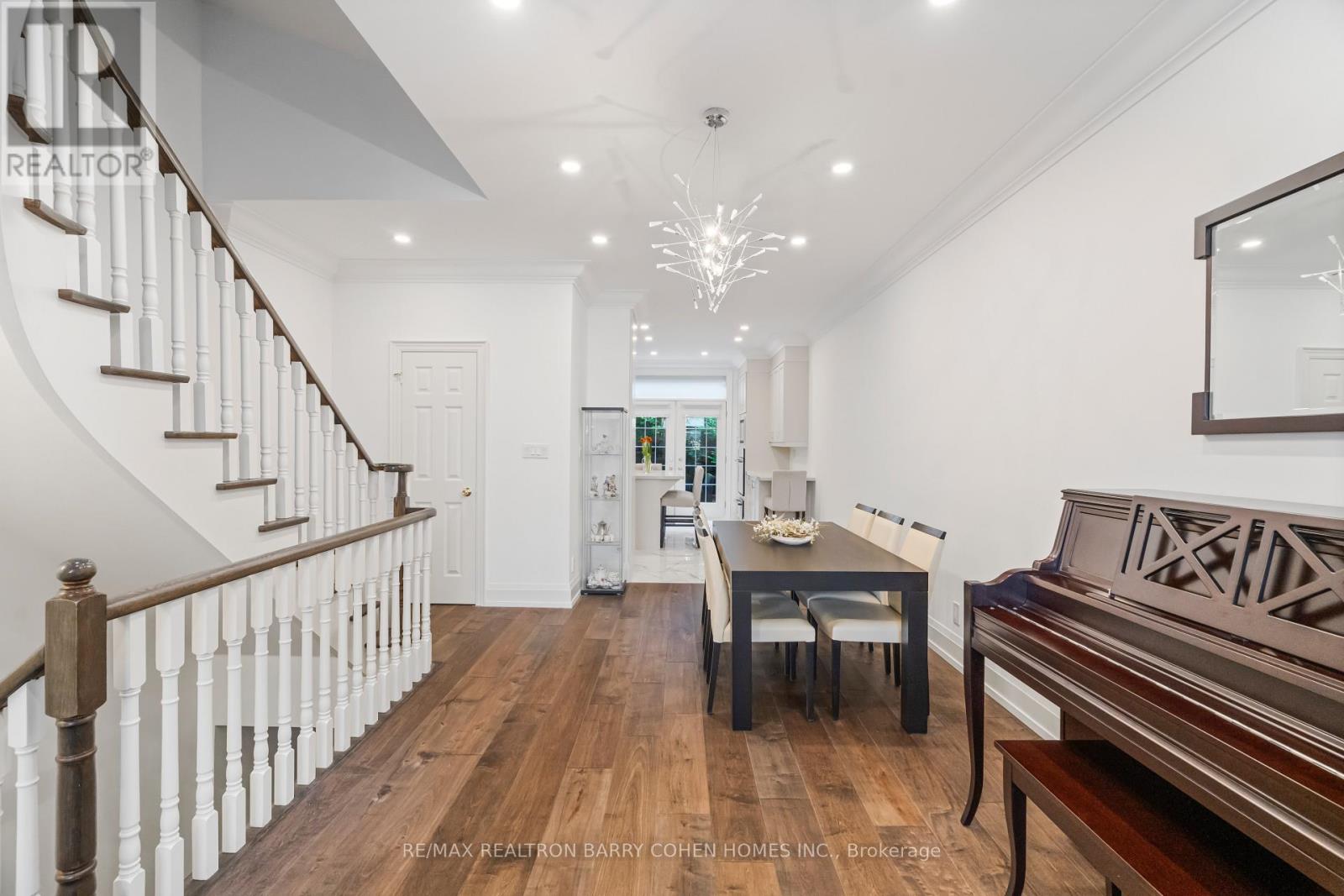 544c Scarlett Road, Toronto, Ontario  M9P 2S2 - Photo 11 - W12507294