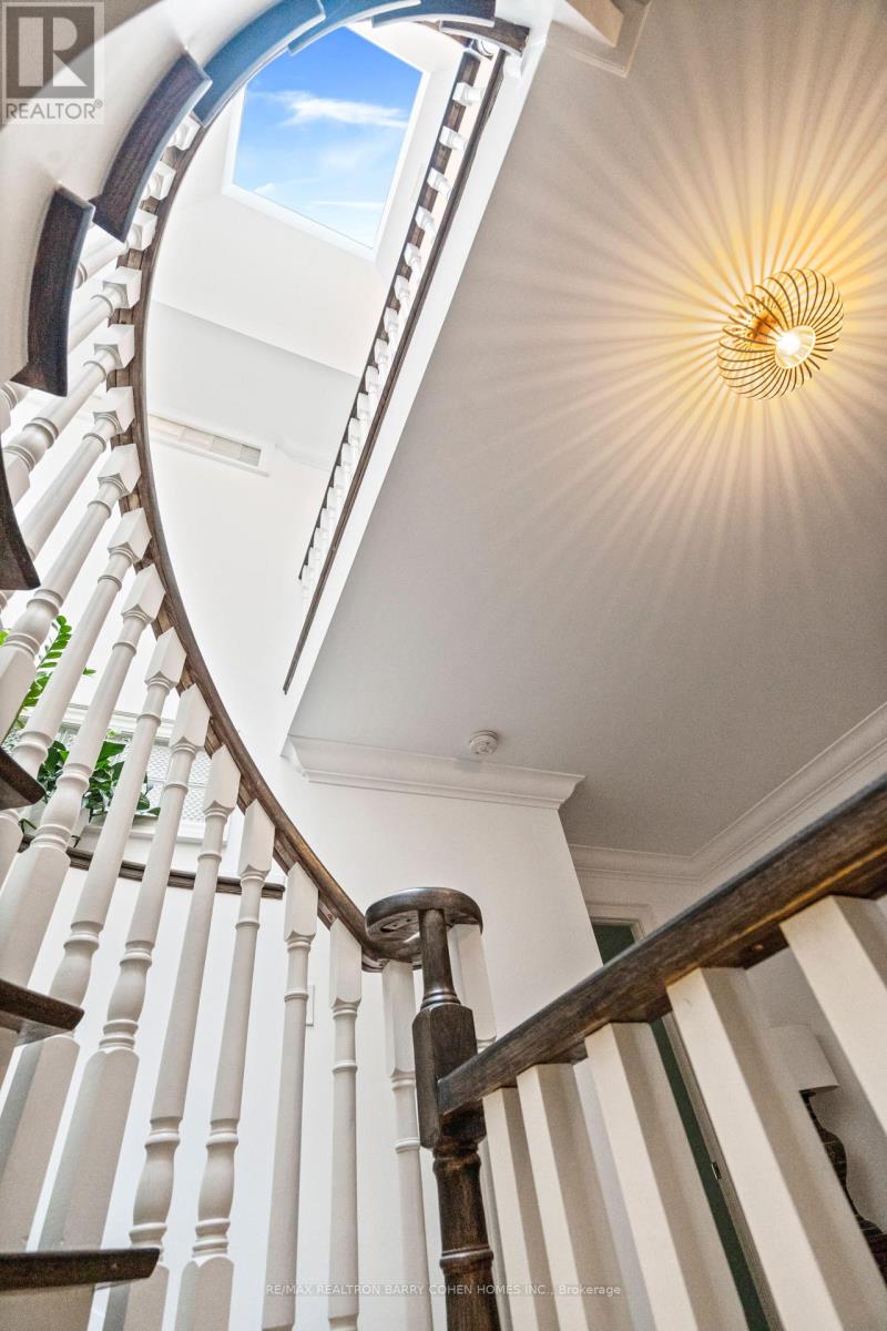 544c Scarlett Road, Toronto, Ontario  M9P 2S2 - Photo 18 - W12507294