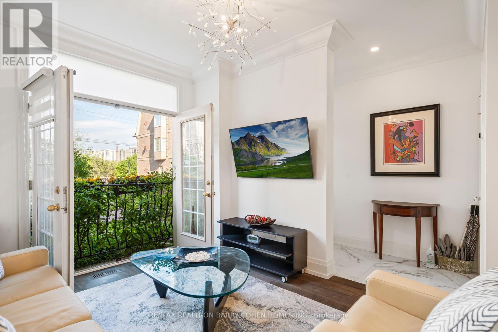 544c Scarlett Road, Toronto, Ontario  M9P 2S2 - Photo 3 - W12507294