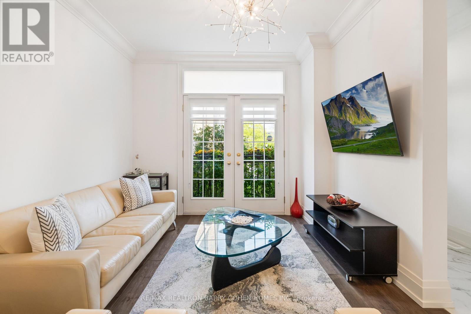 544c Scarlett Road, Toronto, Ontario  M9P 2S2 - Photo 4 - W12507294