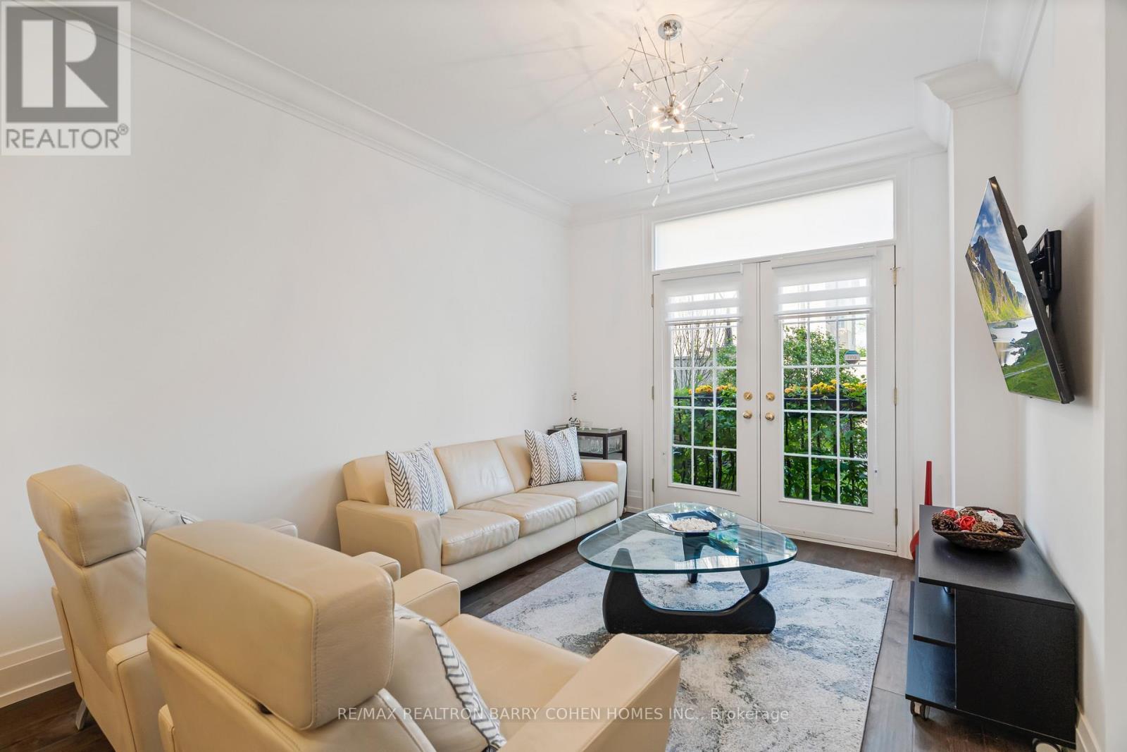 544c Scarlett Road, Toronto, Ontario  M9P 2S2 - Photo 5 - W12507294