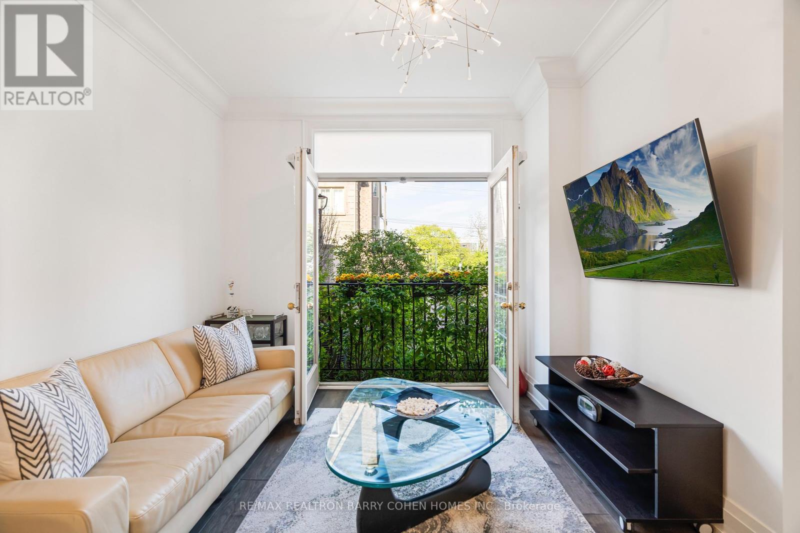 544c Scarlett Road, Toronto, Ontario  M9P 2S2 - Photo 6 - W12507294