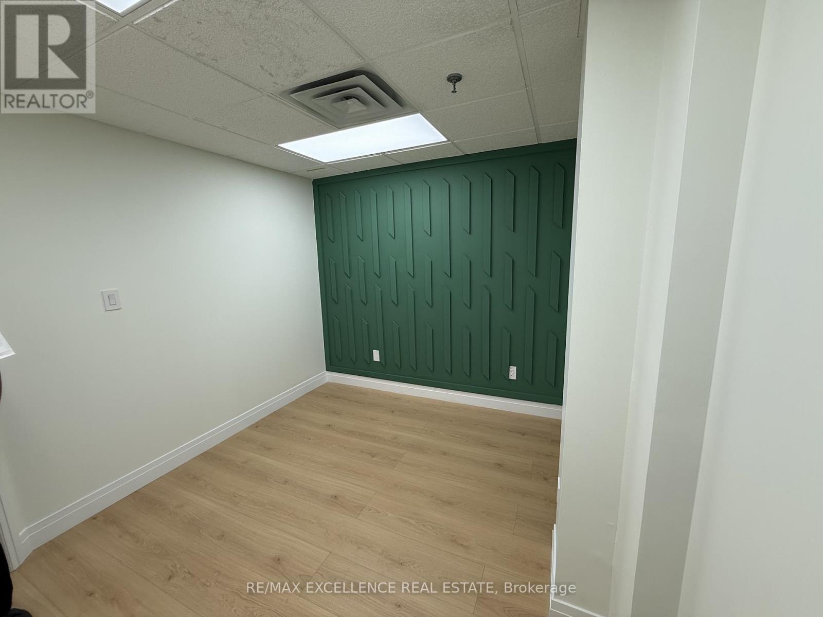 4 - 5484 Tomken Road, Mississauga, Ontario  L4W 2Z6 - Photo 10 - W12507332