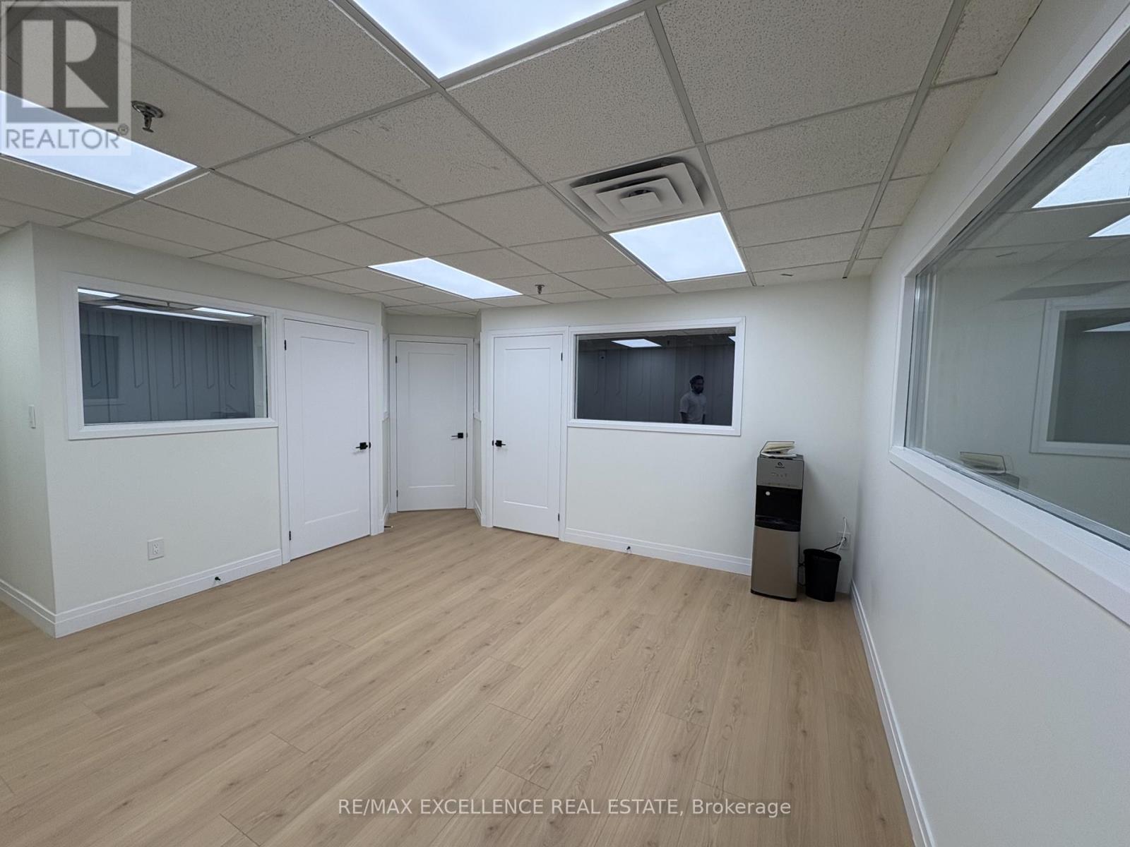 4 - 5484 Tomken Road, Mississauga, Ontario  L4W 2Z6 - Photo 5 - W12507332