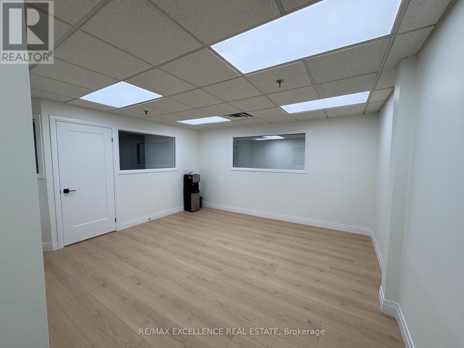 4 - 5484 Tomken Road, Mississauga, Ontario  L4W 2Z6 - Photo 6 - W12507332