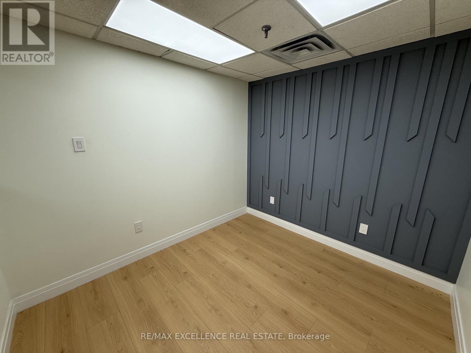 4 - 5484 Tomken Road, Mississauga, Ontario  L4W 2Z6 - Photo 8 - W12507332