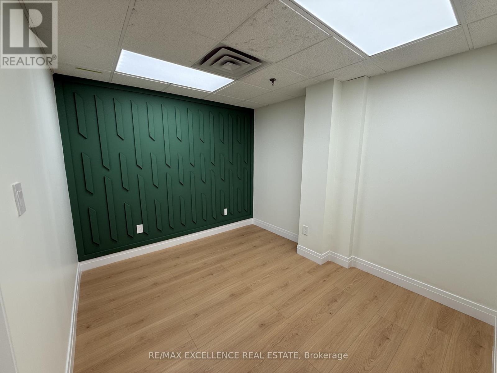 4 - 5484 Tomken Road, Mississauga, Ontario  L4W 2Z6 - Photo 9 - W12507332