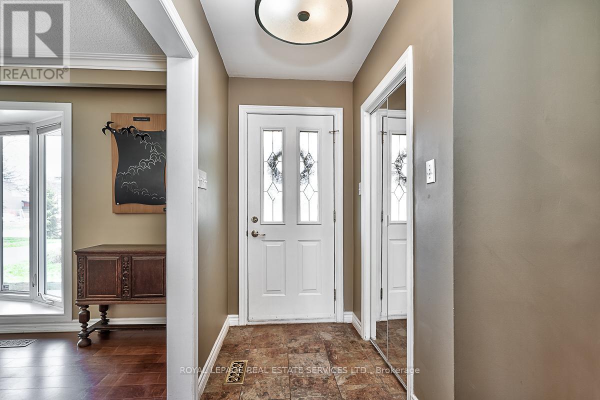 1454 Willowdown Road, Oakville, Ontario  L6L 1X3 - Photo 6 - W12507360