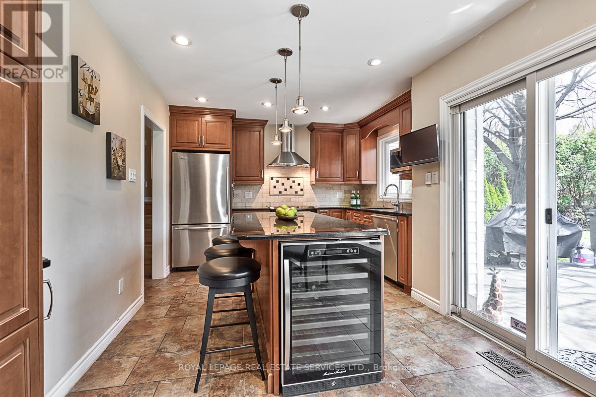 1454 Willowdown Road, Oakville, Ontario  L6L 1X3 - Photo 9 - W12507360