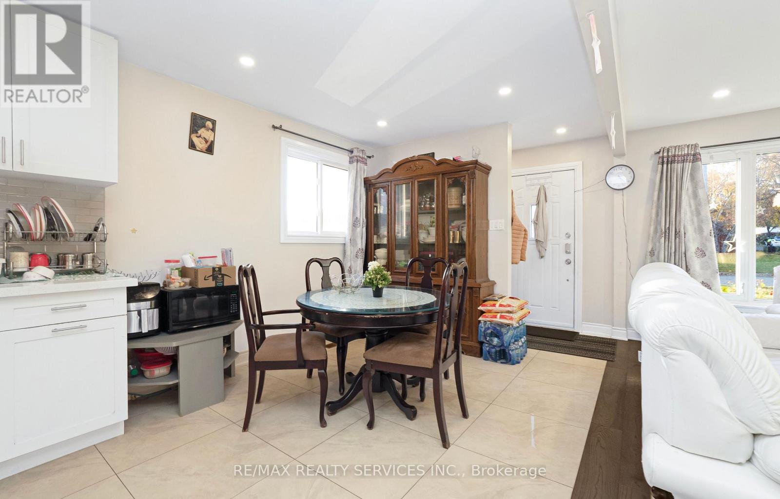 26 Lambton Court, Brampton, Ontario  L6V 2A9 - Photo 11 - W12507366