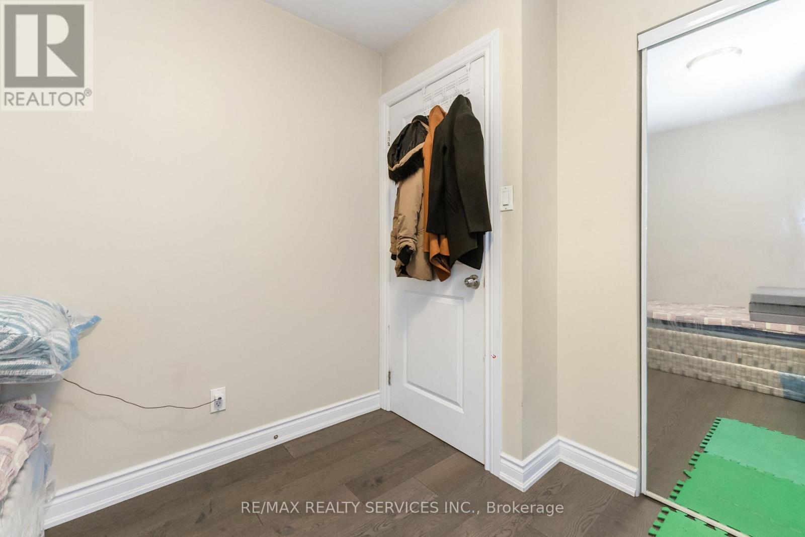 26 Lambton Court, Brampton, Ontario  L6V 2A9 - Photo 18 - W12507366