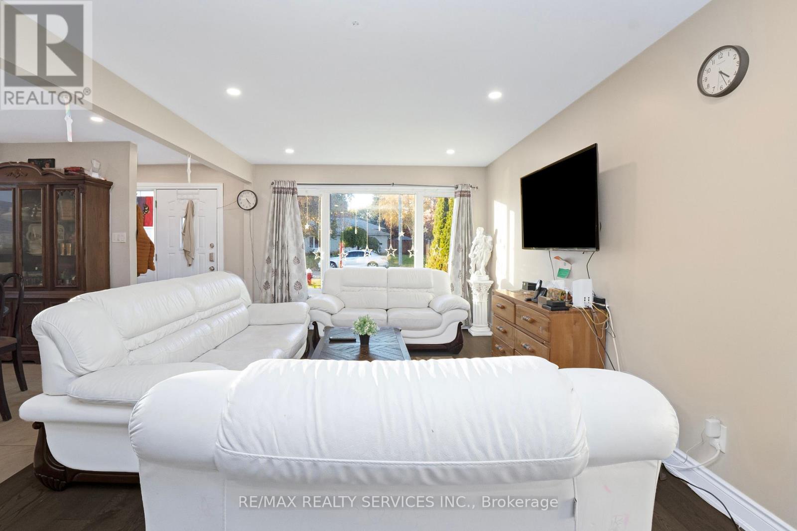 26 Lambton Court, Brampton, Ontario  L6V 2A9 - Photo 7 - W12507366